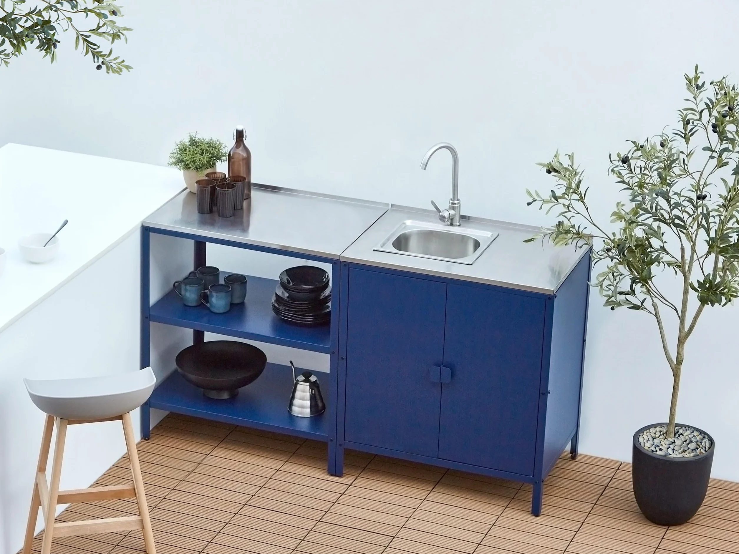 Beliani Isla de Cocina de jardín Exterior con estantes y encimera de Acero Inoxidable 80x50x92 cm Azul Vilama