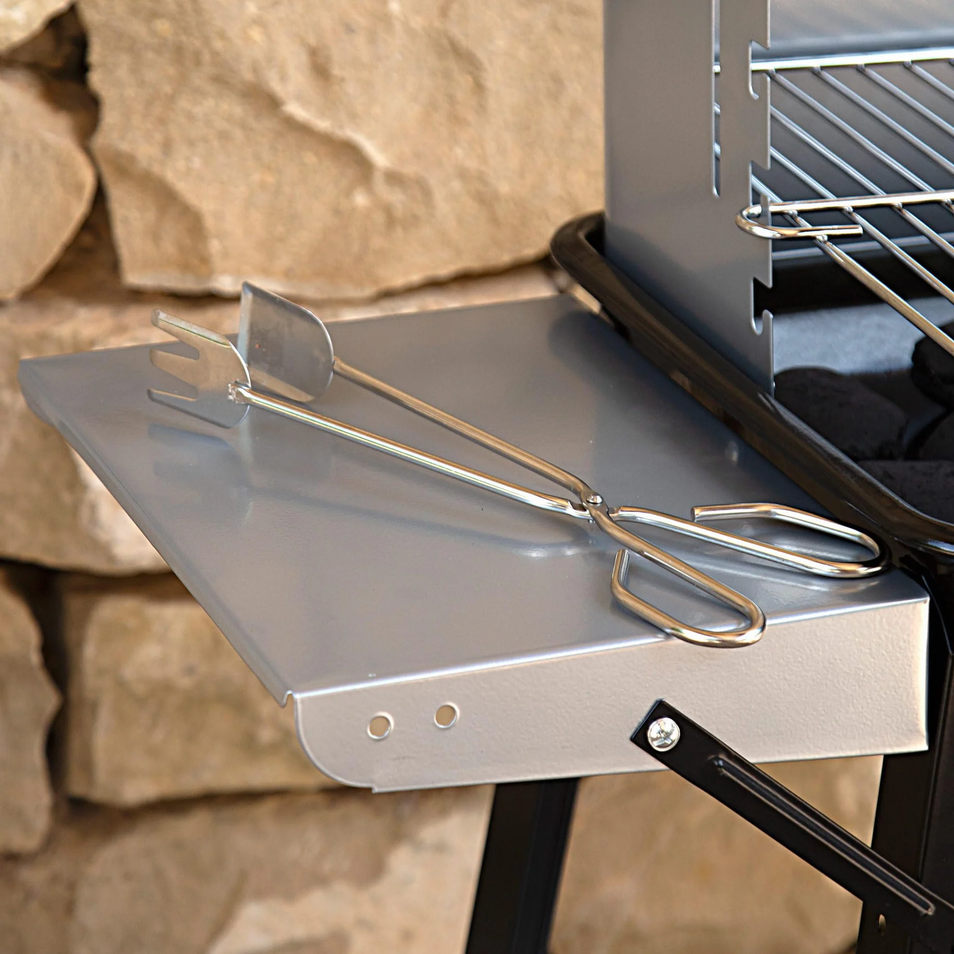 Aktive 52973 - Barbacoa carbón y leña 90x32x85 cm con control de temperatura y dos mangos extraíbles, 4 alturas regulables, 2 ruedas y asa de transporte, Fácil y rápida de montar
