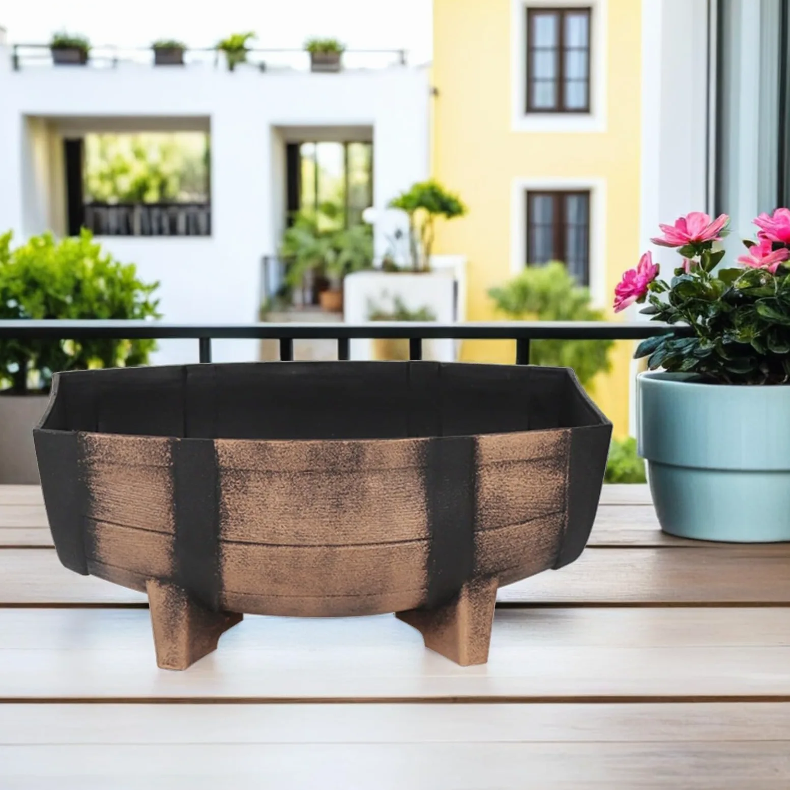 COLLBATH Jardinera de Medio Barril Rústica para Jardín Exterior E Interior, Maceta Estilo Granja 40,6x20,8 Cm, Plástico Resistente con Patas Elevadas para Mejor Drenaje y Decoración