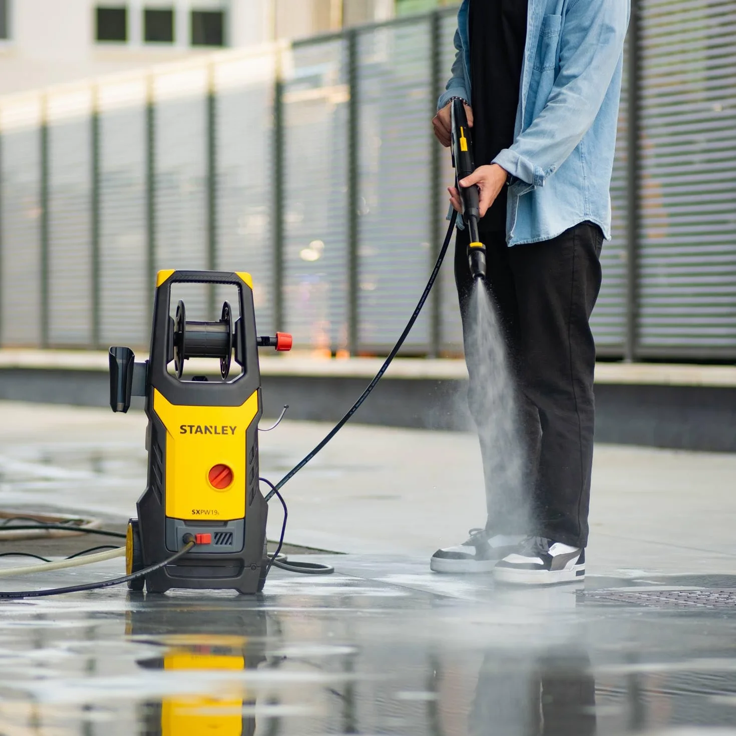 Stanley Hidrolimpiadora SXPW19BX | Alta Presión | para Automóviles Y Superficies Externas | con Limpiadora de Superficies y Cepillo Fijo | Presión máx. 150 Bar | Caudal máx. 440 l/h | Consumo 1900 W
