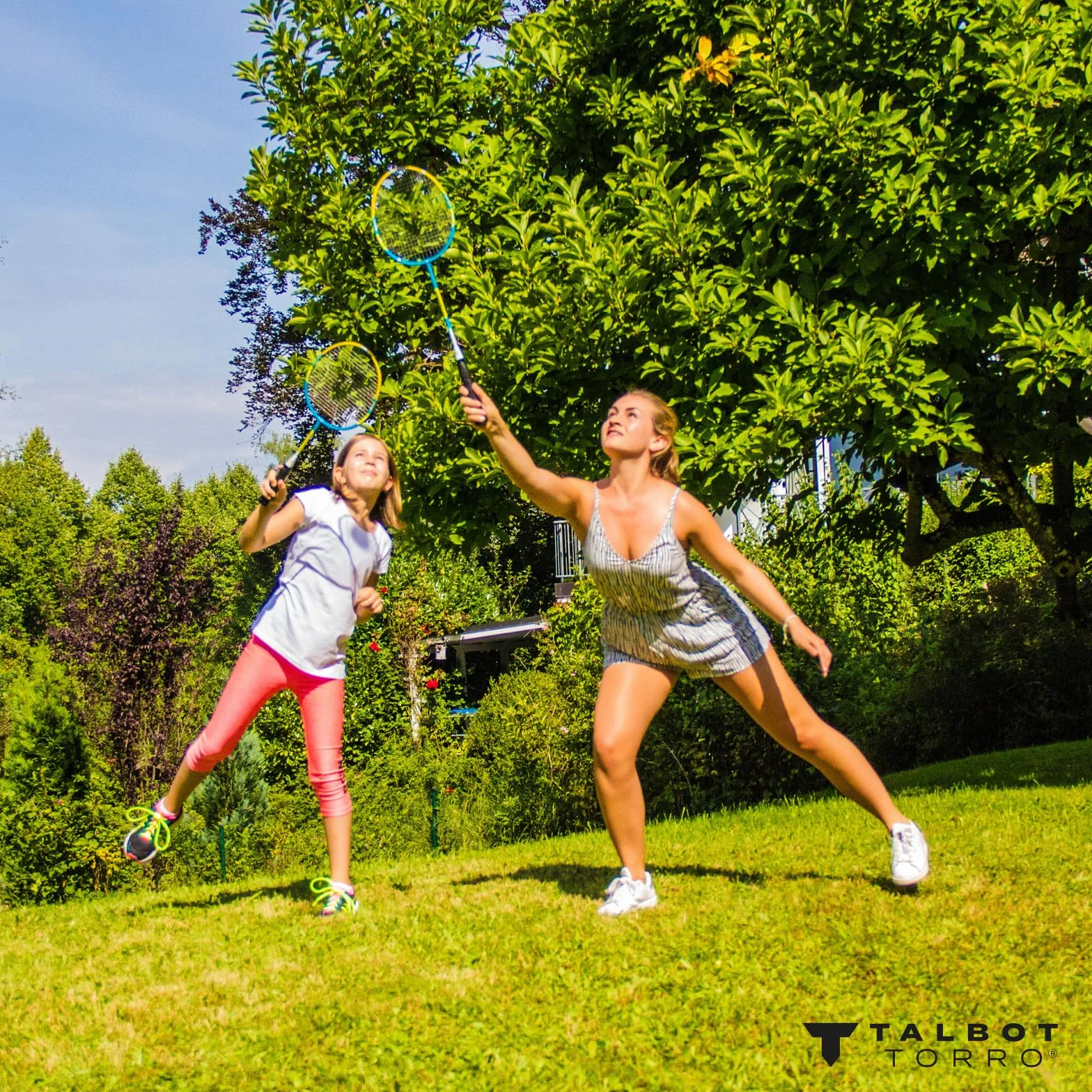 Talbot Torro Set de Badminton Family, Juego Completo con 2 Raquetas Junior 53 cm, 2 Raquetas Estándar, 3 Volantes, Red Ajustable, Bolsa