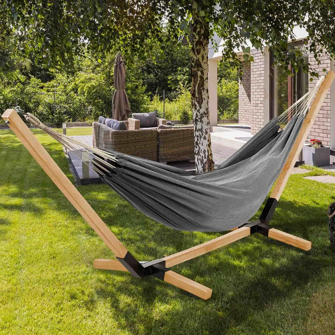 IDMarket - Hamaca con soporte de madera y tela gris antracita TAHITI