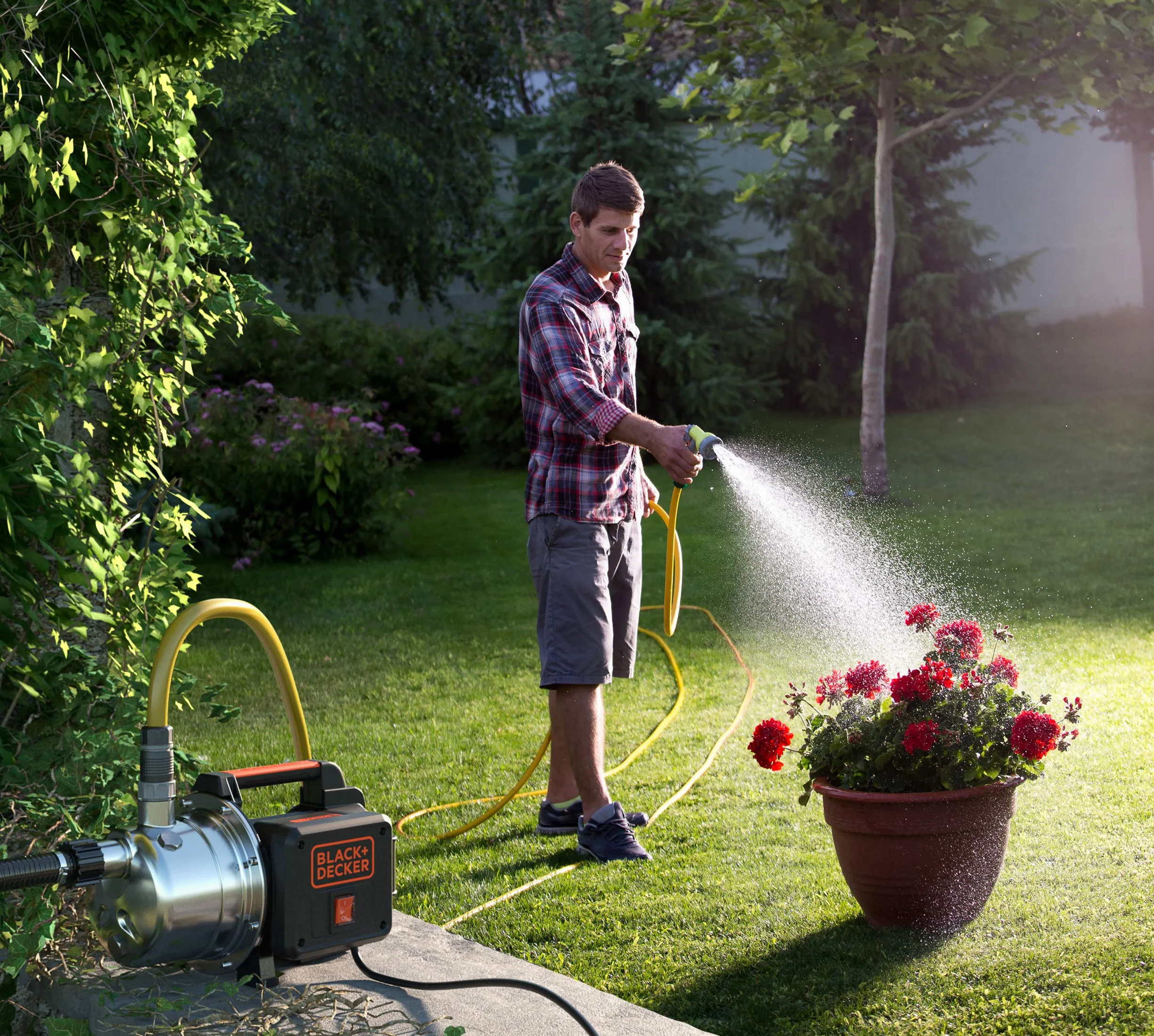 BLACK+DECKER Bomba Autocebante BXGP800XE para Aguas Limpias (800 W, Caudal max. 3500 l/h, Prevalencia max. 38 m)