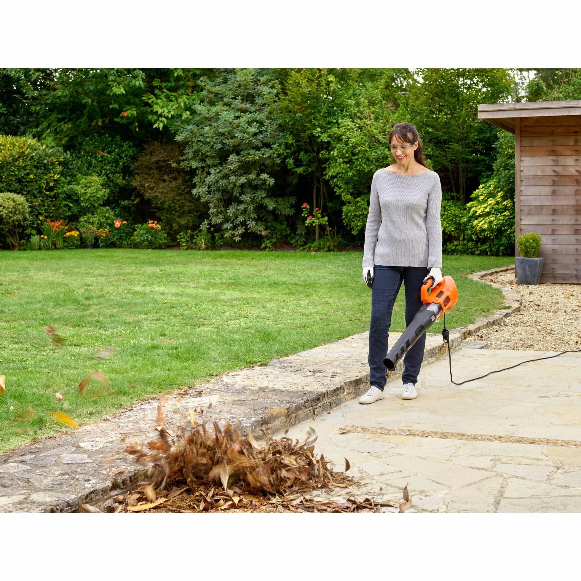 BLACK+DECKER Soplador de Hojas Axial 1.850W, Velocidad de Soplado 225 km/h, Volumen de Soplado 12.5 m³/min, Ventilador Axial Diseño Ligero y Compacto, BEBL185-QS