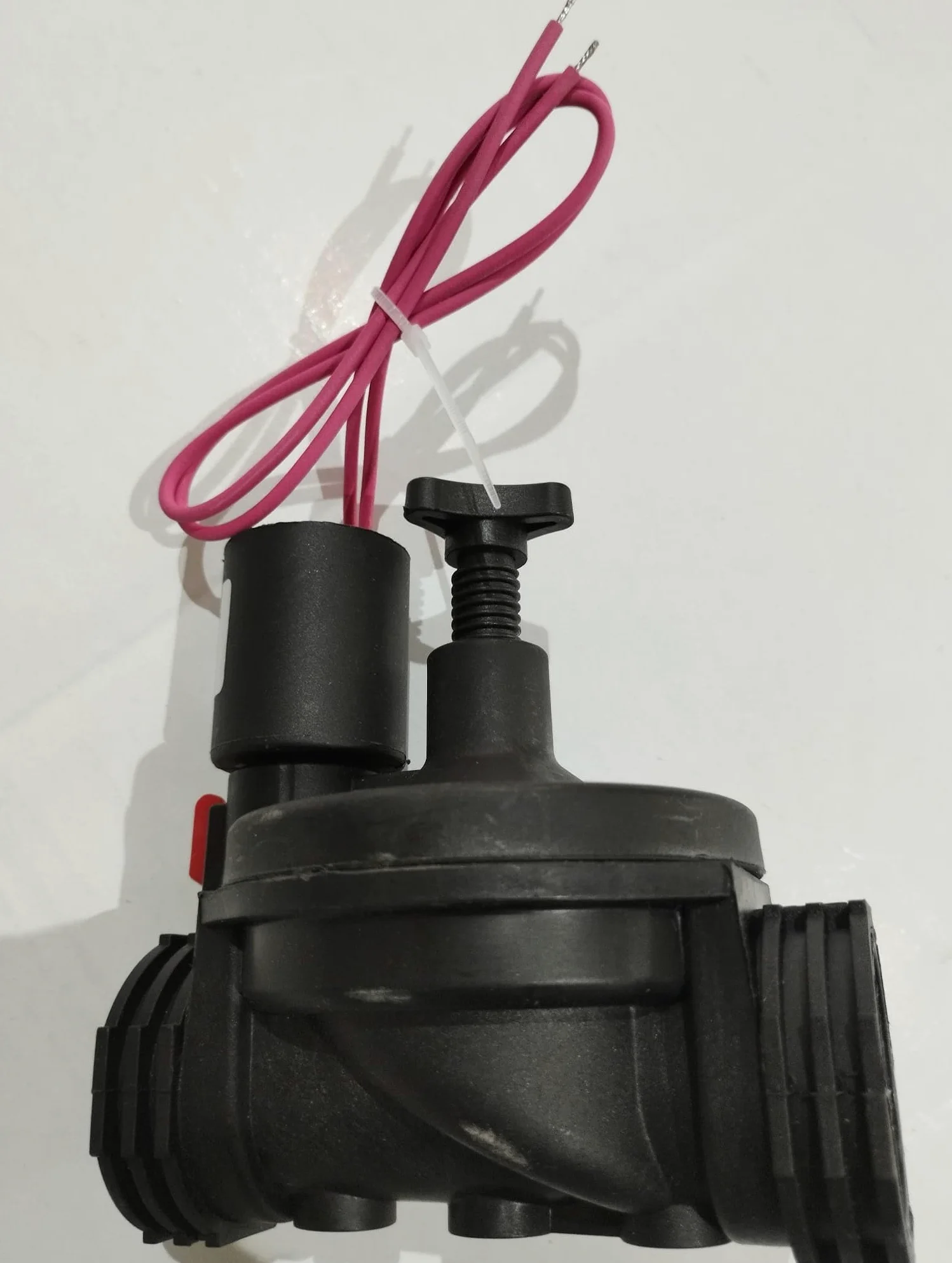 Suinga Pack 4 Electrovalvula de riego Suinga 1" 9V con regulador de caudal | Compatible con Programadores de Riego a bateria, negro