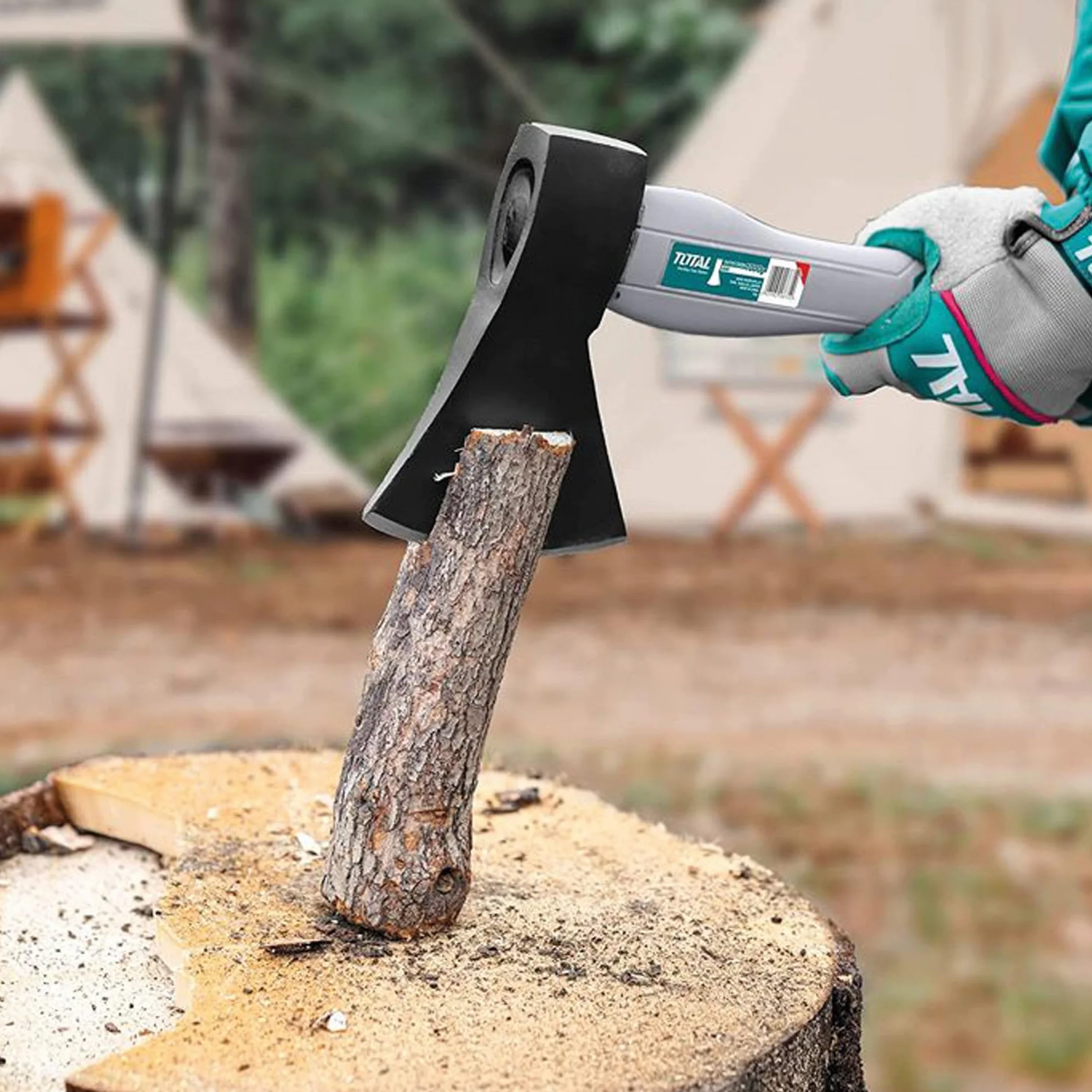 TOTAL - Hacha para leña - Acero al Carbono - Mango Bimaterial y Ergonómico - para tareas de Bricolaje, Camping y Jardinería - Peso: 1000 g