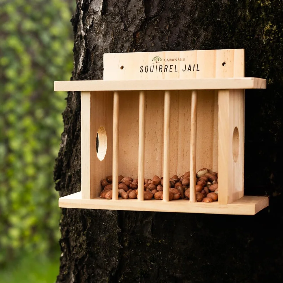 Garden Mile Comedero de ardillas y comedero para pájaros, mesa de picnic grande de madera, estación de alimentación duradera para vida silvestre al aire libre, adorno de jardín para pájaros y ardillas