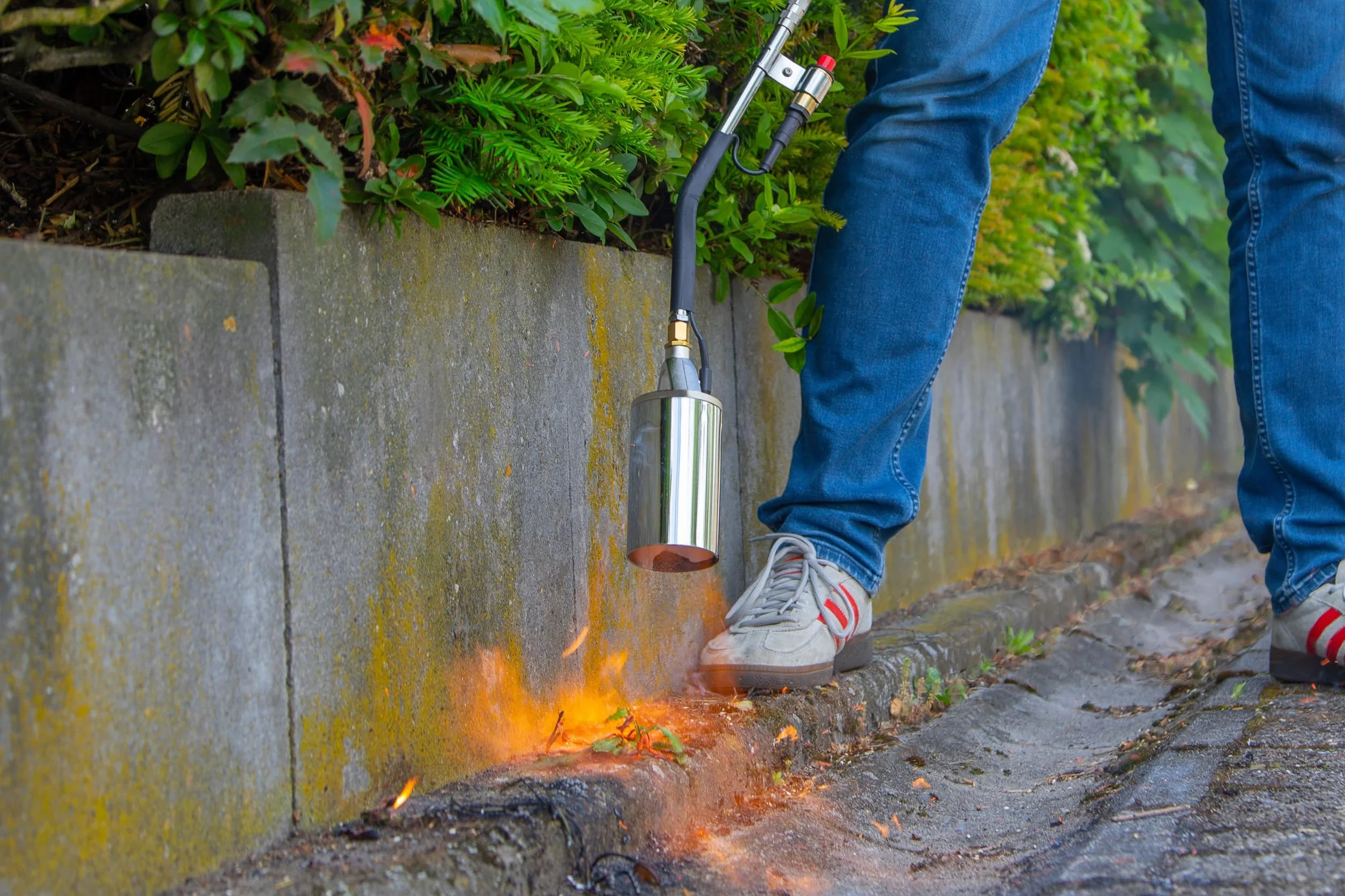 ROTHENBERGER Quemador de calefacción industrial ECO Piezo de 2 piezas, incluye manguera de gas propano de 5 m y encendido piezoeléctrico | Herbicida | Quemador | Quemador de gas | Flameador | Techo y