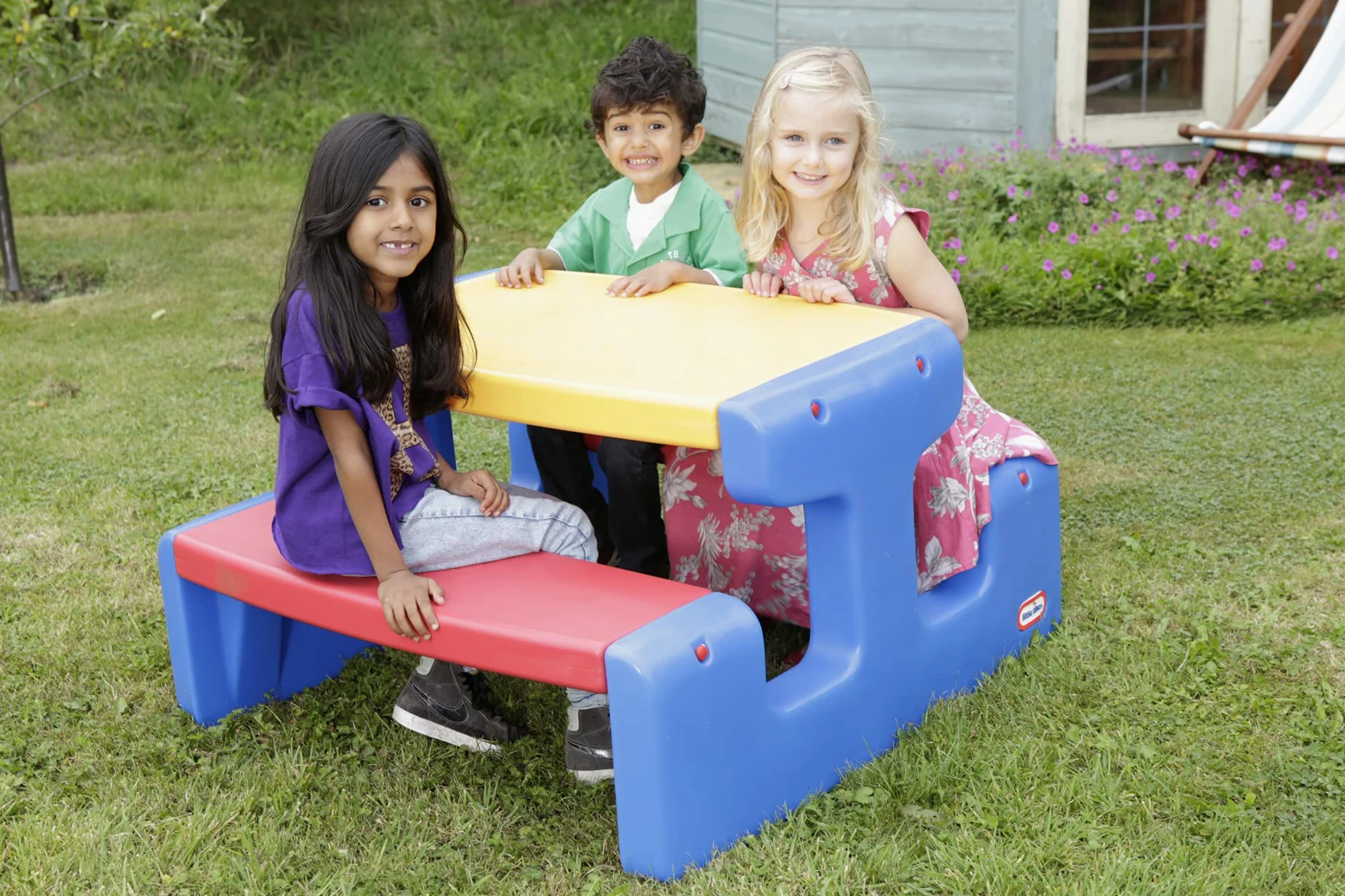 Little Tikes Mesa Grande de Picnic - Capacidad para 6 - Para Tareas, Proyectos y Juegos - Colores Primarios