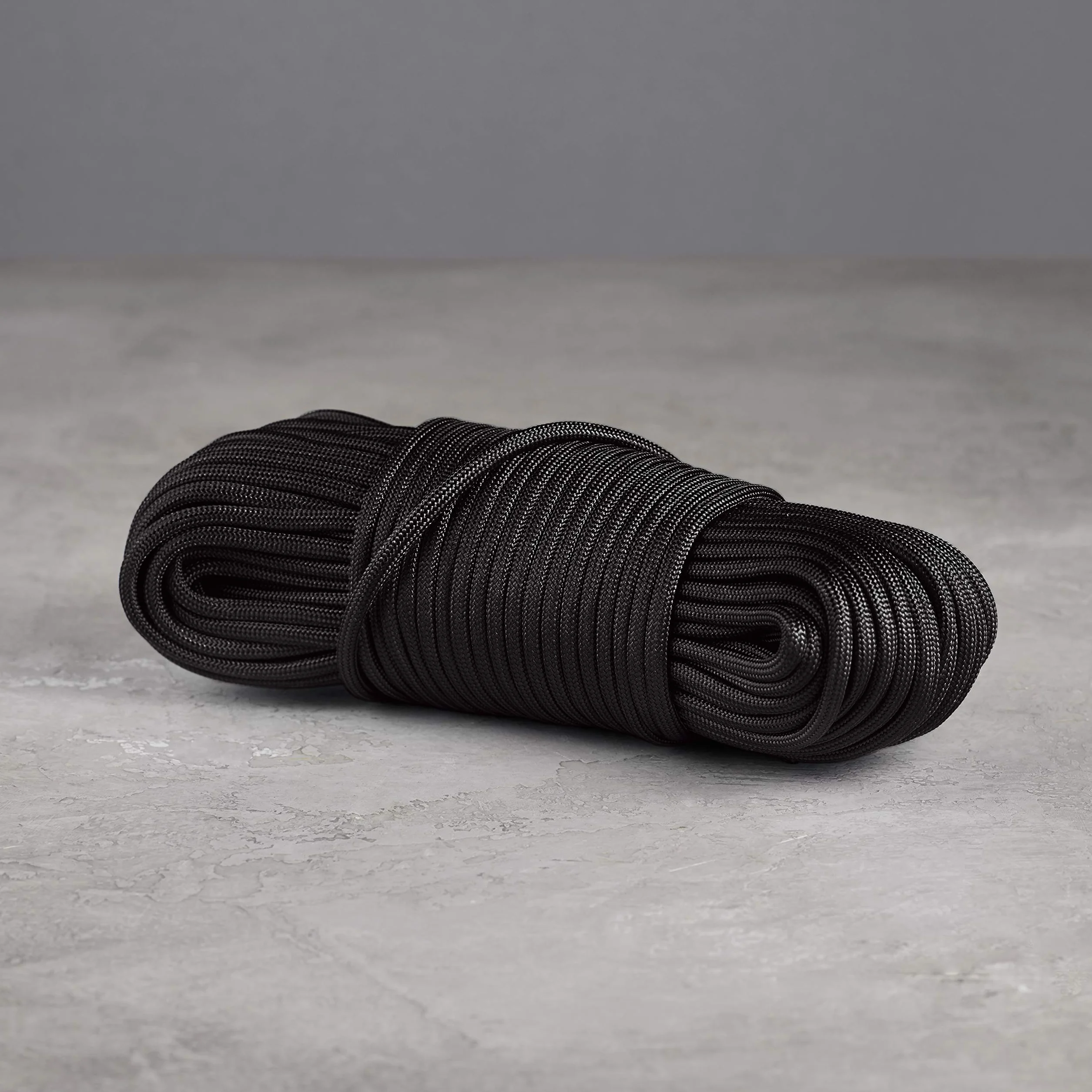 Amazon Basics Cuerda Paracord 550 tipo III, 30.5 m x 4 mm, Negro