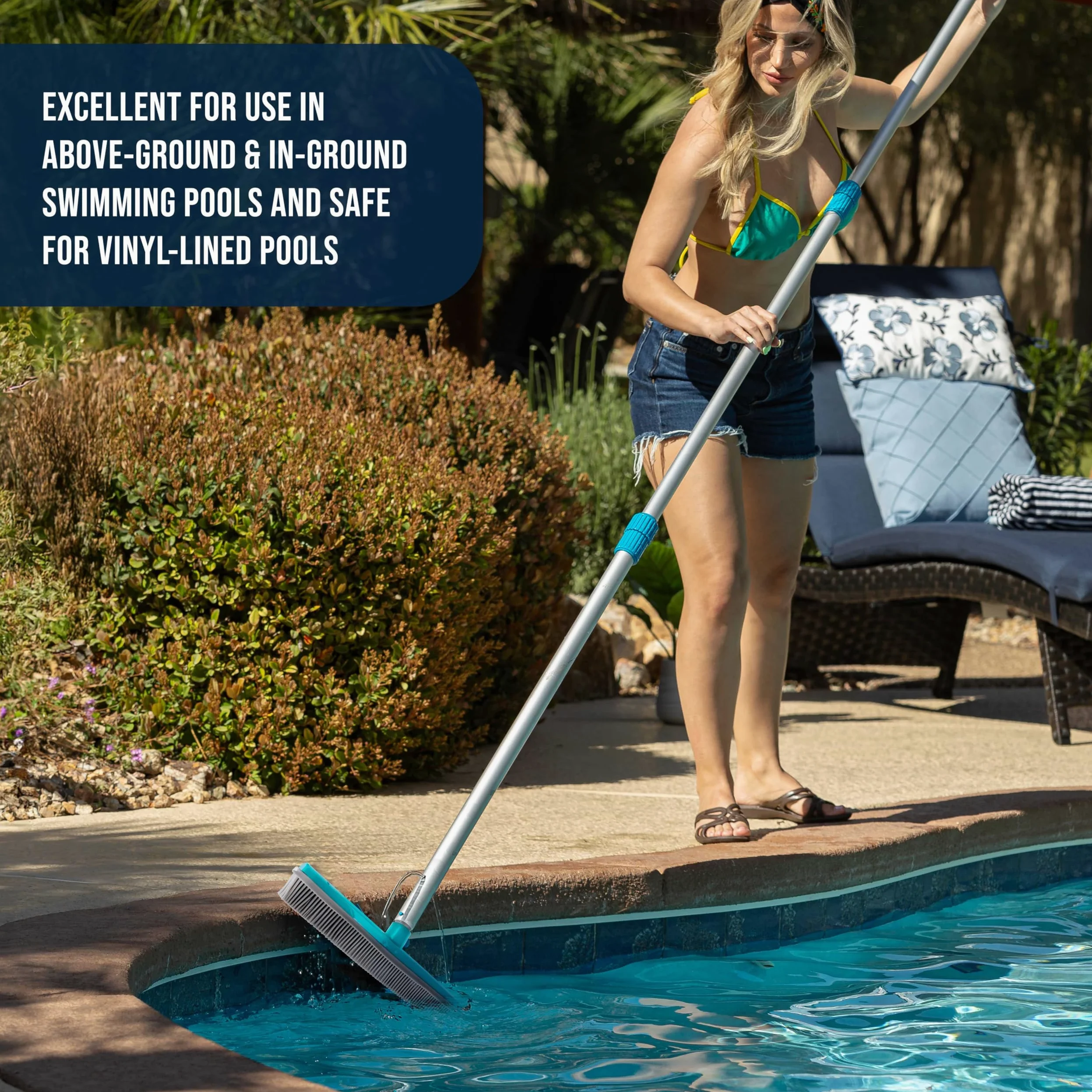 U.S. Pool Supply Cepillo de piscina de 13 pulgadas con cerdas de goma y borde de escobilla de goma, seguro para revestimientos de vinilo, ideal para piscinas sobre el suelo, mango de poste de aluminio