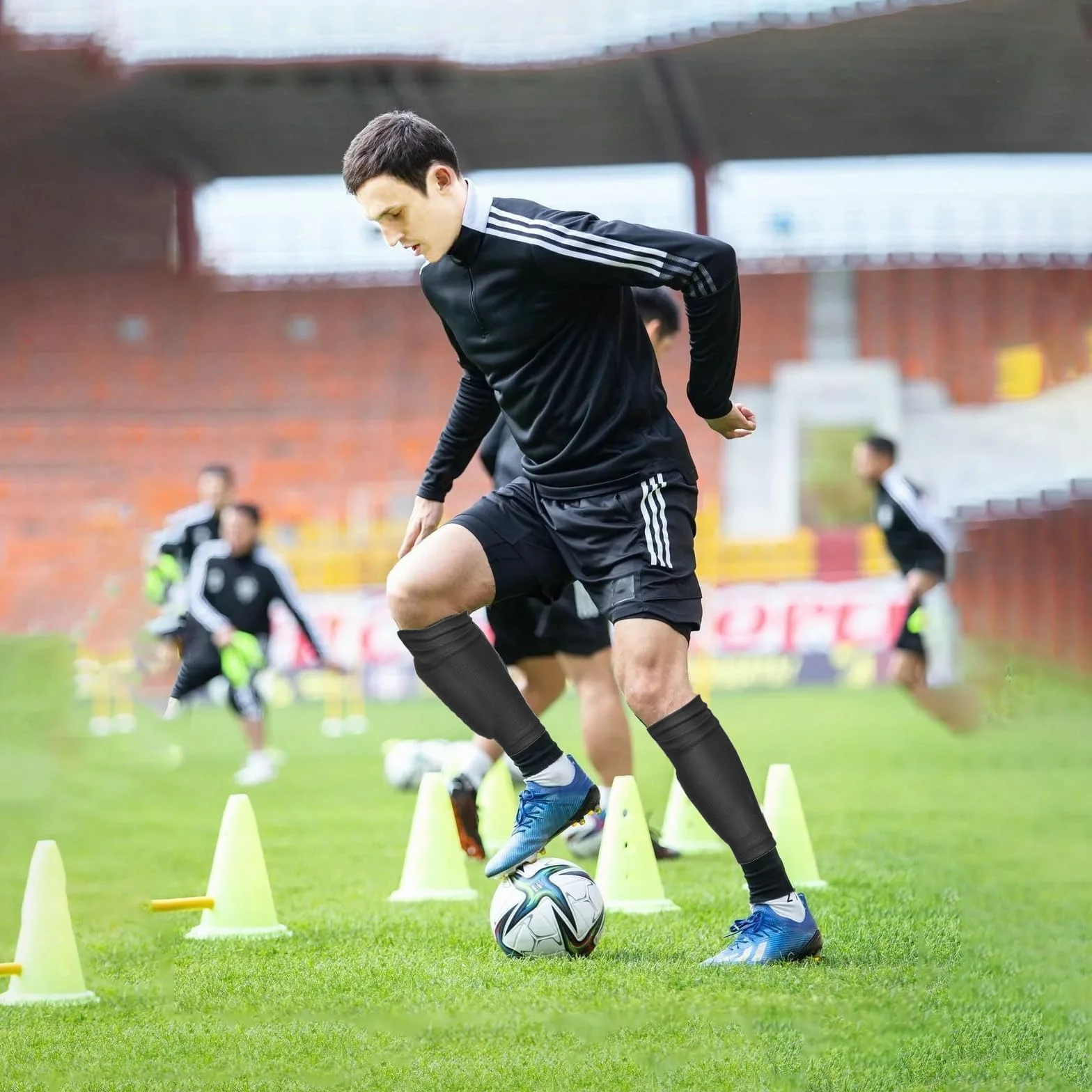 Espinilleras de fútbol con Mangas Antideslizantes para niños y adultos