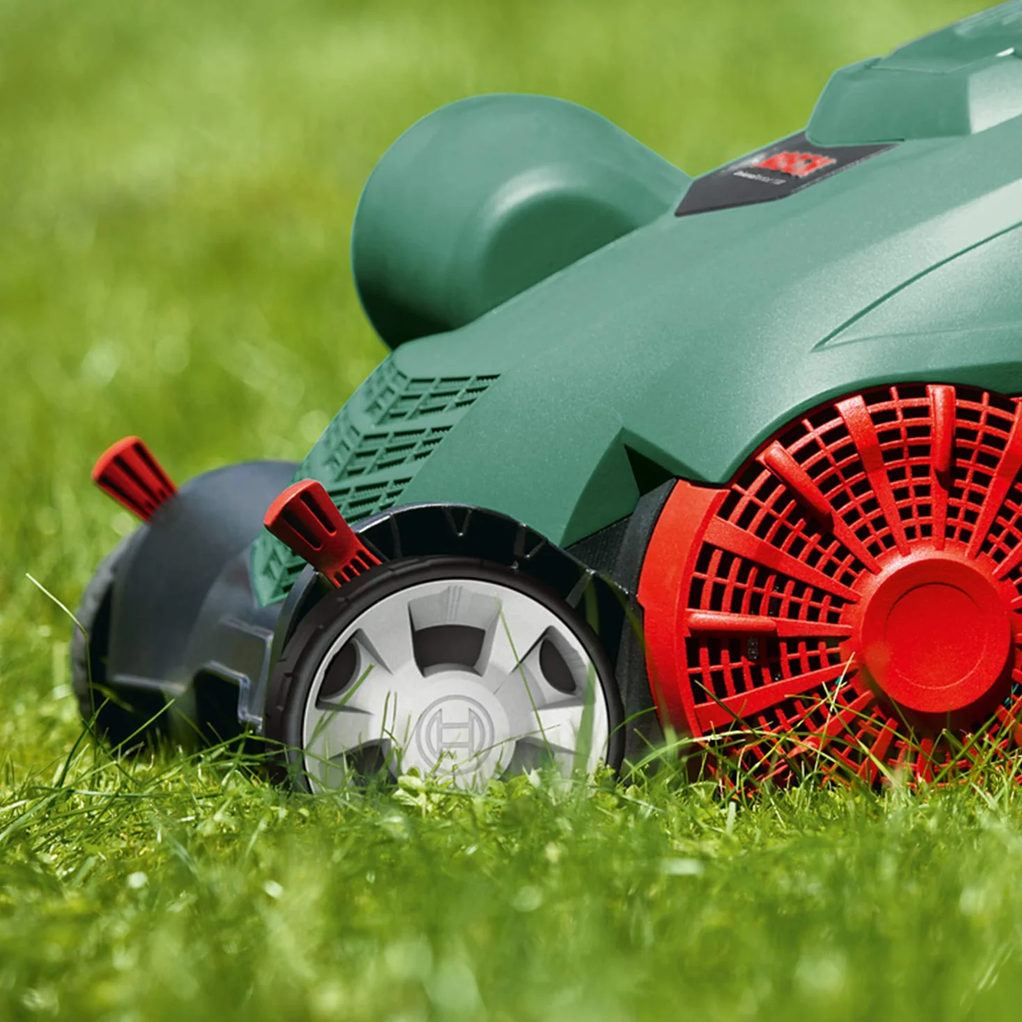 Bosch escarificador eléctrico UniversalVerticut 1100 (1100 W, Anchura de Funcionamiento: 32 cm, Capacidad de la Caja colectora: 50 l, en Caja)