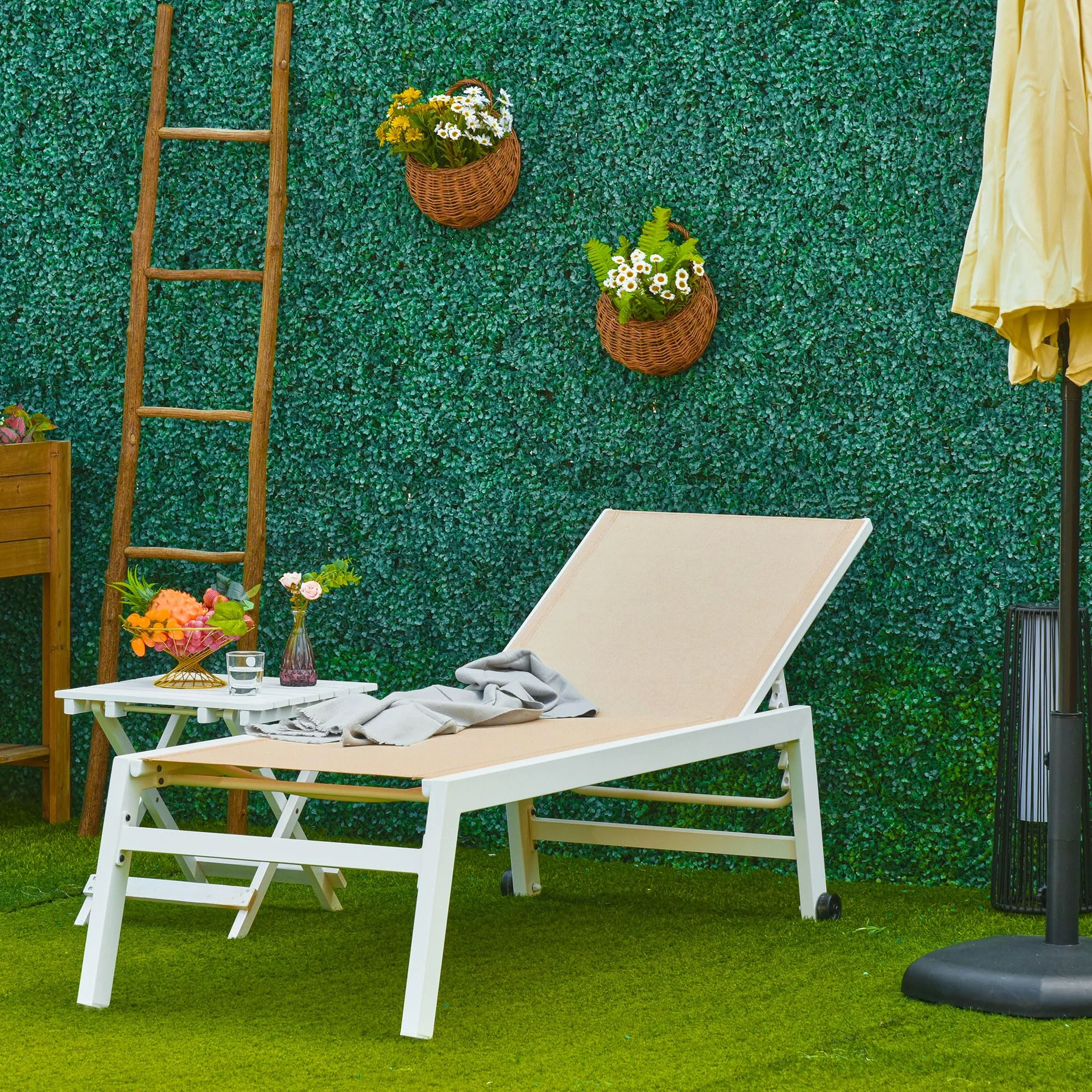 Outsunny Tumbona de Jardín de Aluminio Tumbona Exterior con Respaldo Reclinable en 5 Posiciones Ruedas Carga 120 kg para Patio Terraza 169x65x102 cm Caqui