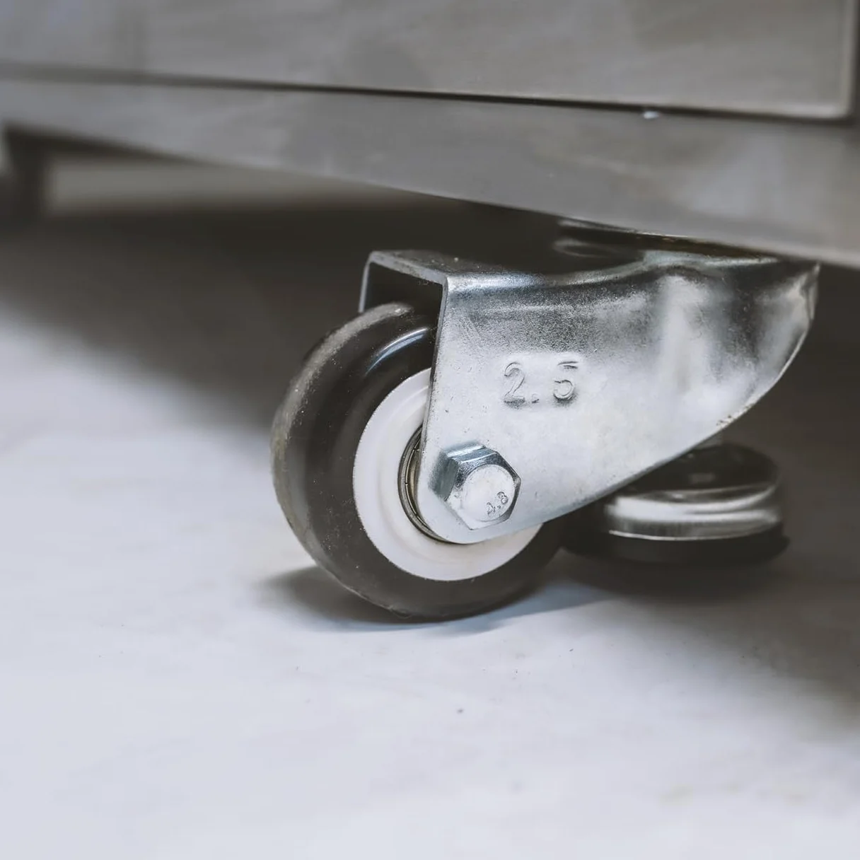 GORILLER® SG213 – Cocina para exteriores en acero inoxidable/plata, incluye asador y cubierta para la lluvia