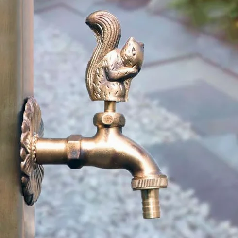 Columna de agua de jardín independiente de acero inoxidable, soporte de manguera y poste de grifo anticongelante para uso en patio, granja y jardín, soporte para grifo J