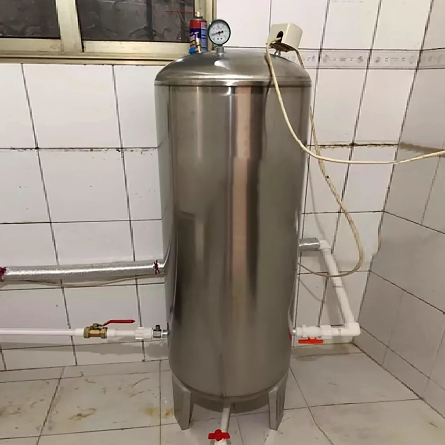 Depósito de presión de agua con bomba de pozo, sistema vertical grande de acero inoxidable con puerto de purga y kit de montaje