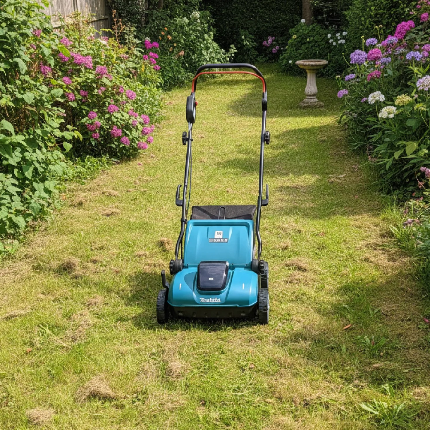Makita DUV320Z 18V Li-Ion LXT Brushless 32cm Escarificador Pilas y Cargador no Incluidos