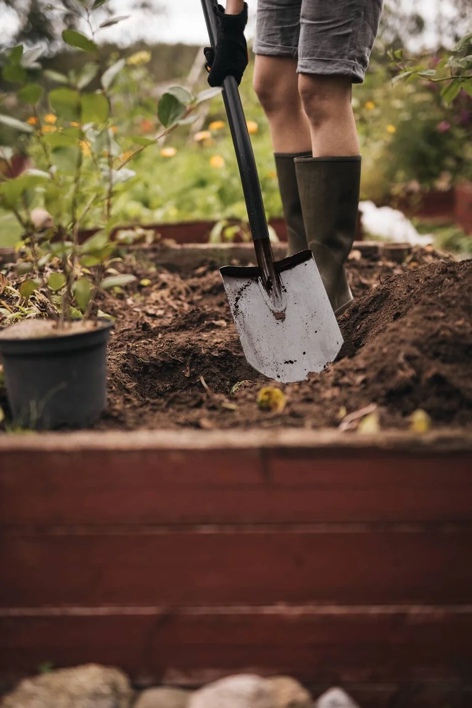 Fiskars Pala de jardín, Puntiaguda, Pala para terrenos duros y pedregosos, Longitud: 125 cm, Acero al boro de calidad, Gris/negro, Ergonomic, 1070639
