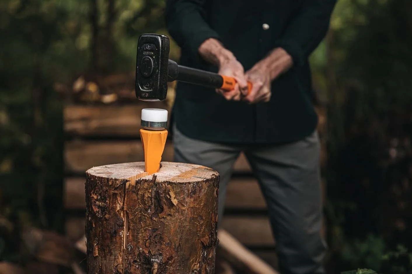 Fiskars Cuña rotativa forjada helicoidal Securi-T, Acero forjado templado, Cabeza polímero anillo metálico, Naranja