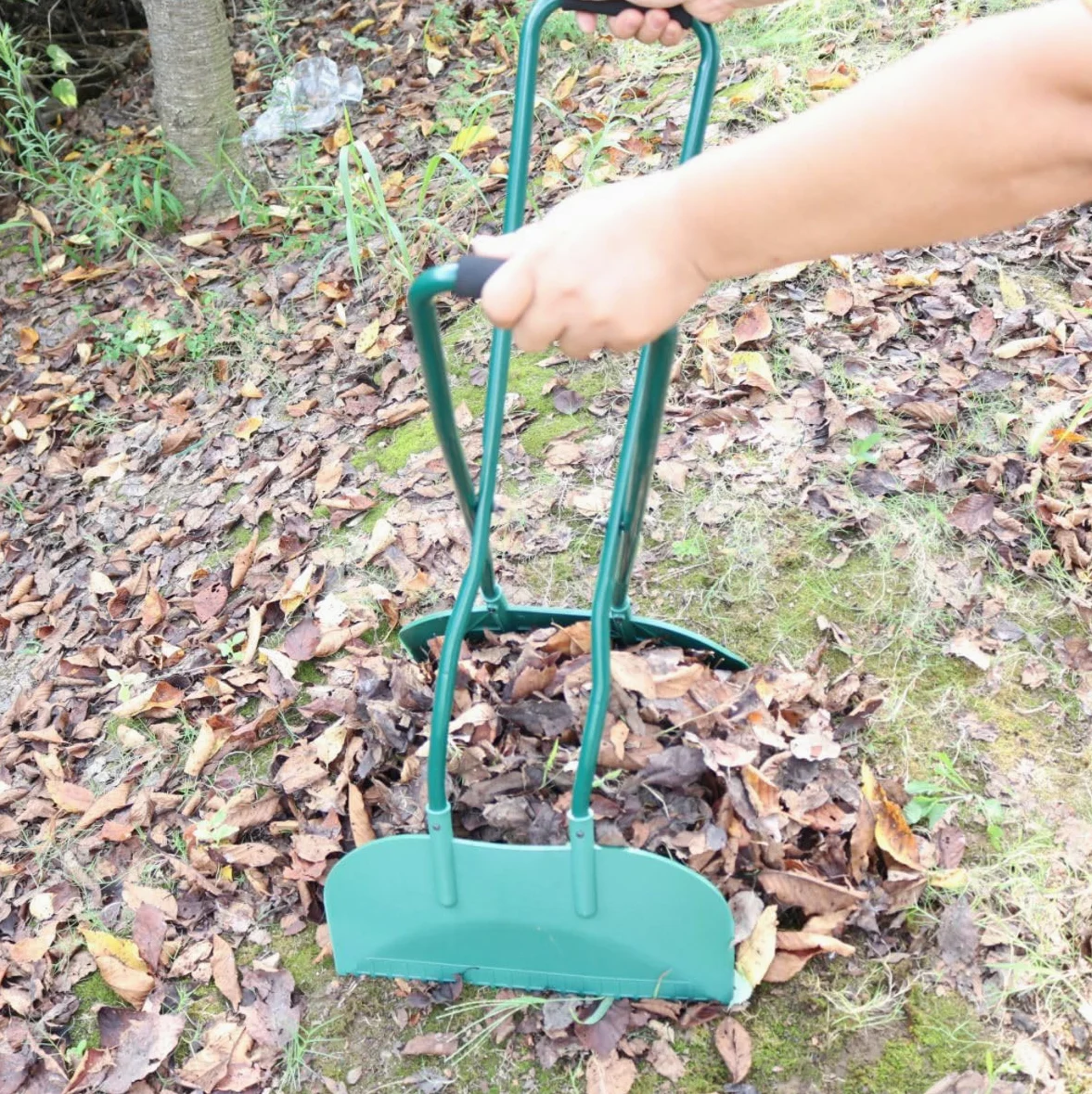 Agarre de jardín de mango largo para una recogida eficiente de hojas y hierba, diseño de paleta de plástico resistente para una fácil recogida y recogida