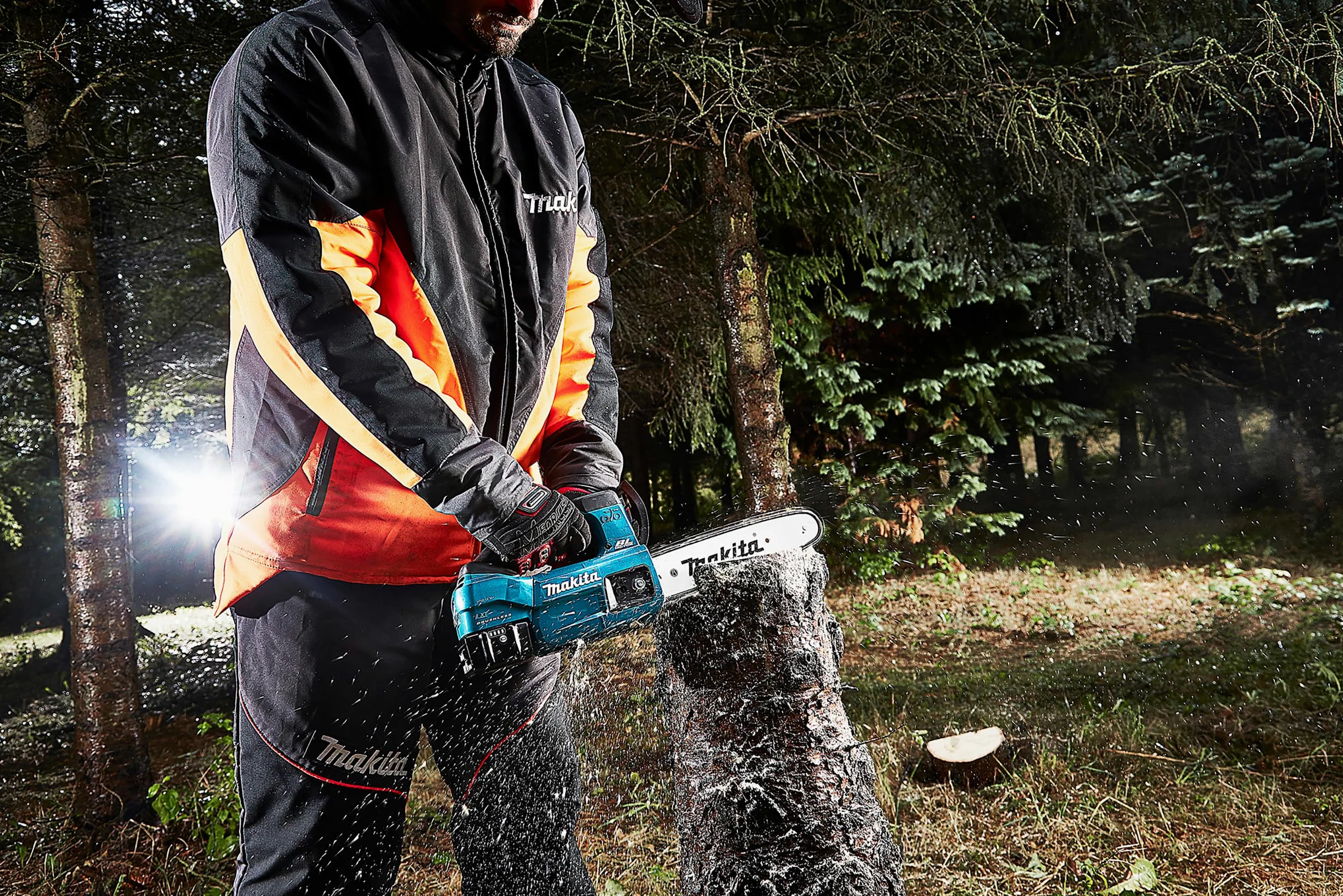 Makita - DUC254CZ - Sierra de cadena a batería 18V para poda carving