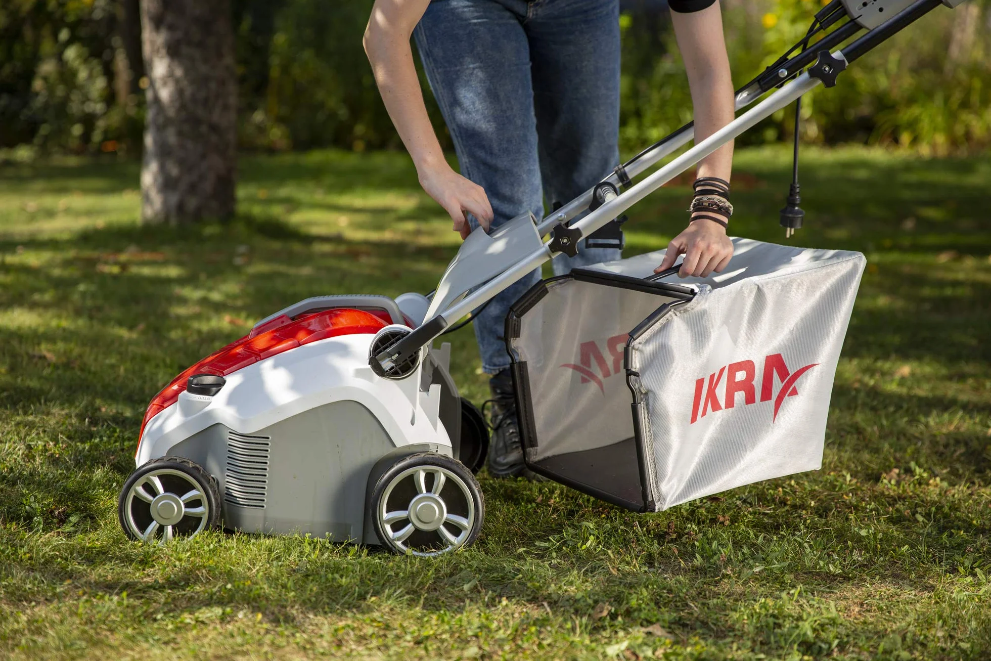 IKRA escarificador y aireador eléctrico IEVL 1738, Incl. rascador para Malas Hierbas