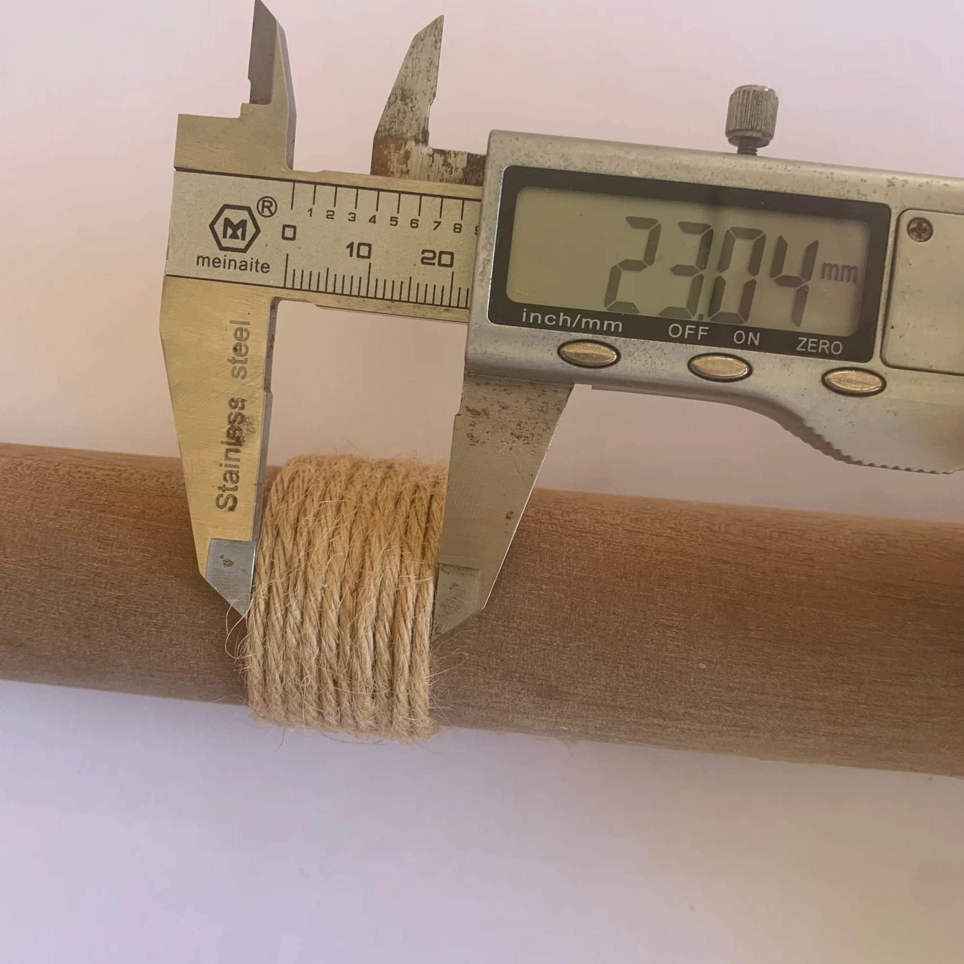 Quotidian Marrón Natural 3 ply Jute Cordel de Yute Rollos 1/6" (0,4cm) 492 Pies - Envoltura Colgar Cuadros Gardening