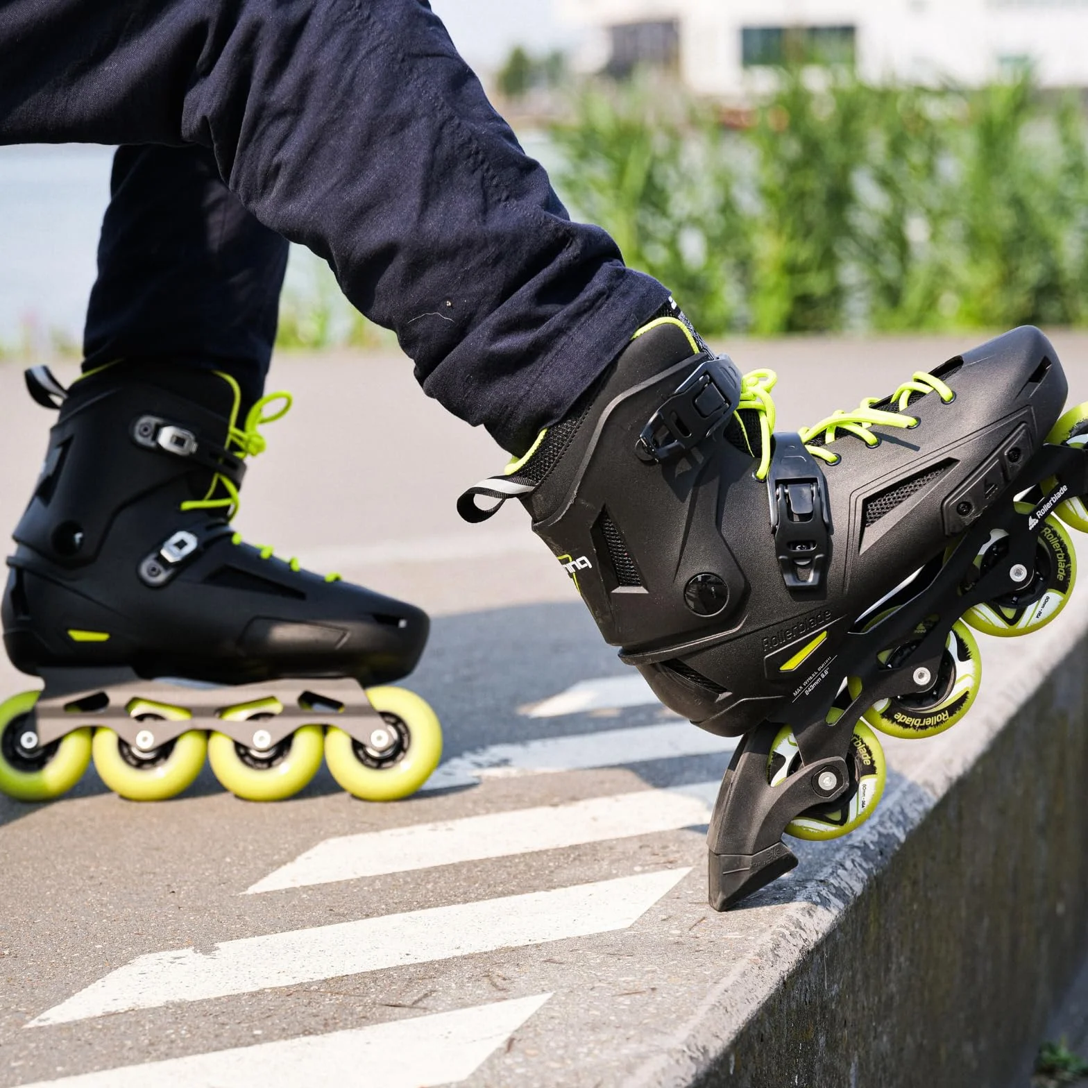 ROLLERBLADE Lightning Inline Skate Negro/Lima
