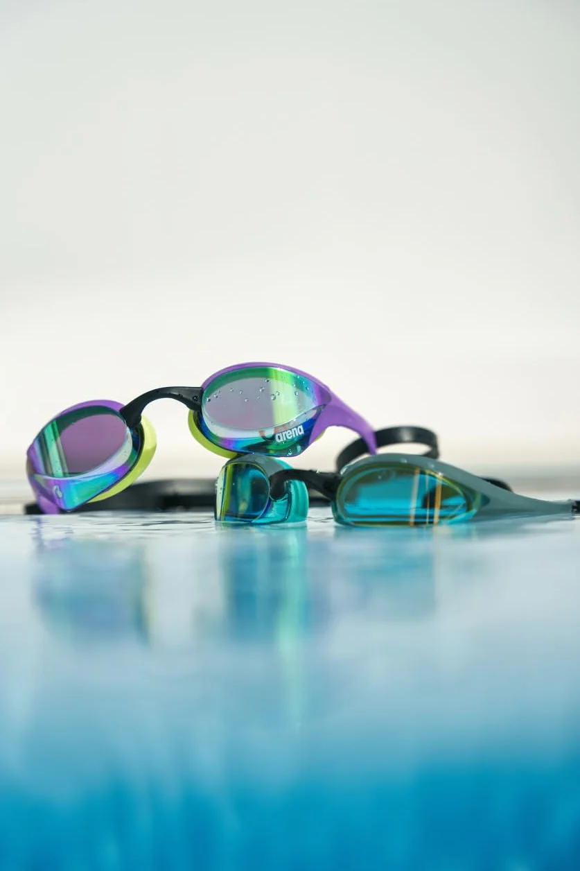 ARENA Cobra Ultra Swipe Mirror Gafas de Natación de Competición con Lentes Curvadas Antivaho Protección UV