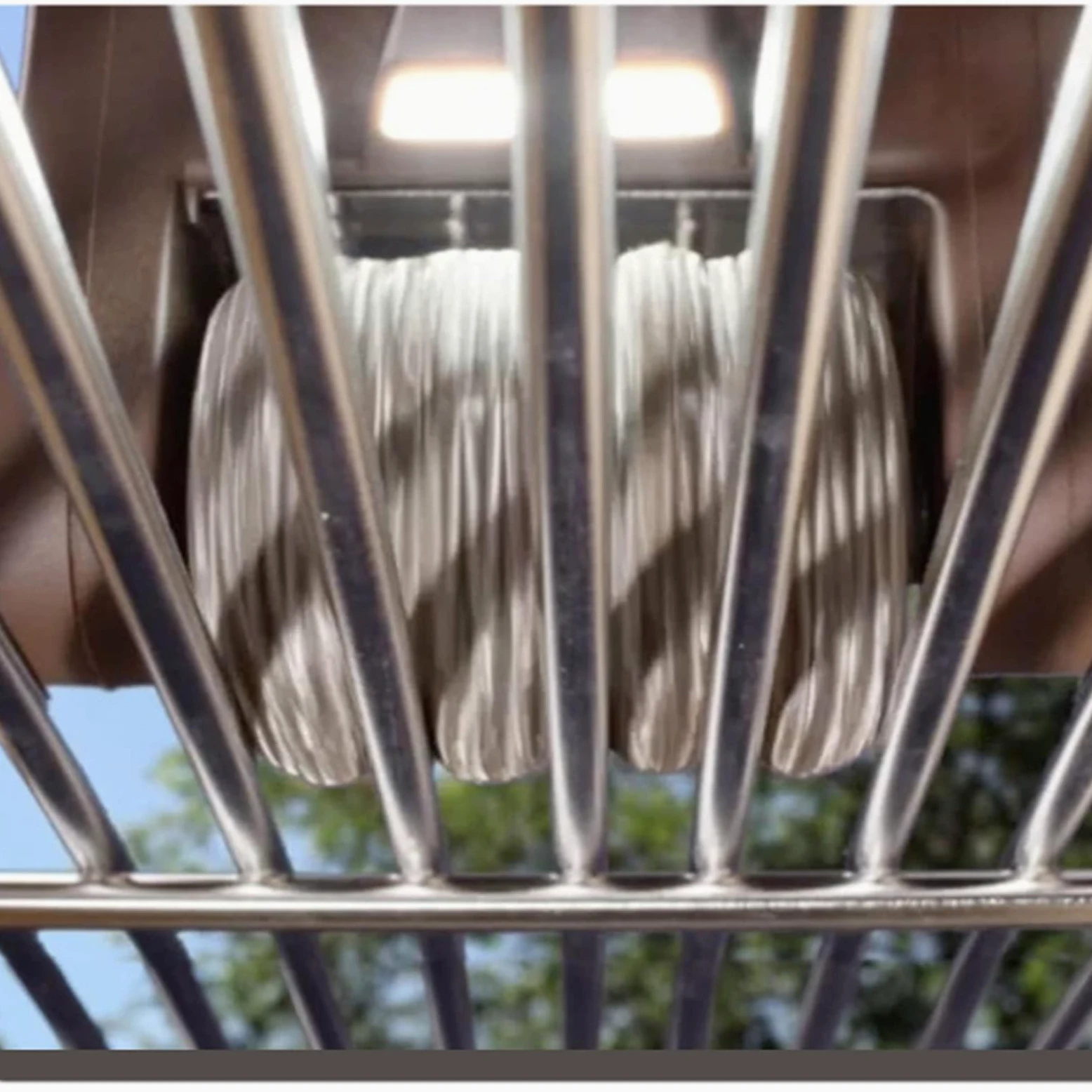 Cepillo eléctrico inalámbrico para parrilla con cabezal giratorio y luz LED, limpiador recargable para limpieza de parrilla de barbacoa, estufa de cocina, baño