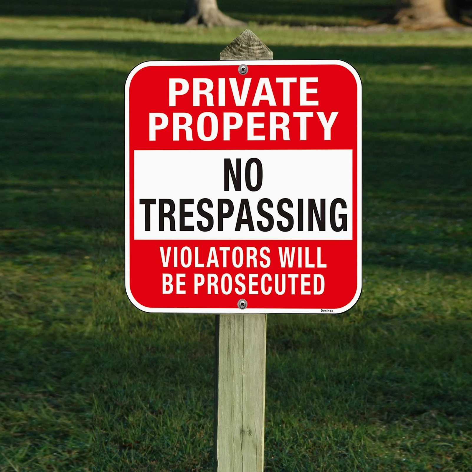 Letrero grande (4 unidades) de propiedad privada con texto en inglés "No Trespassing", de metal resistente, aluminio reflectante, violators Will Be Prosecuted, al aire libre, resistente a la