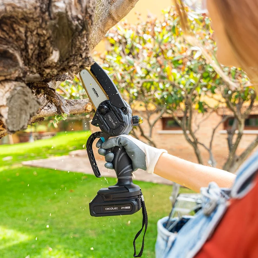 Cecotec Sierra de Podar 4" a Batería 21V MontanaForce 4000 Hand 400W 25000rpm Incluye 2 Baterías Nexus Maletín