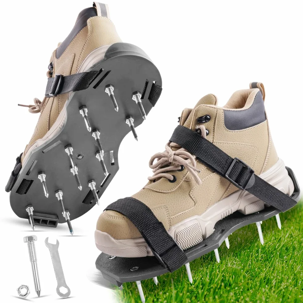 URAQT Zapatos Aireador para Cesped, 1par Suelas Escarificadoras Suela de 29*13CM y Púas de 47mm, Zapatos Aireador Jardin de Tamaño Ajustable,Talla Universal, para Zapatos Aireación en Patio y Jardín