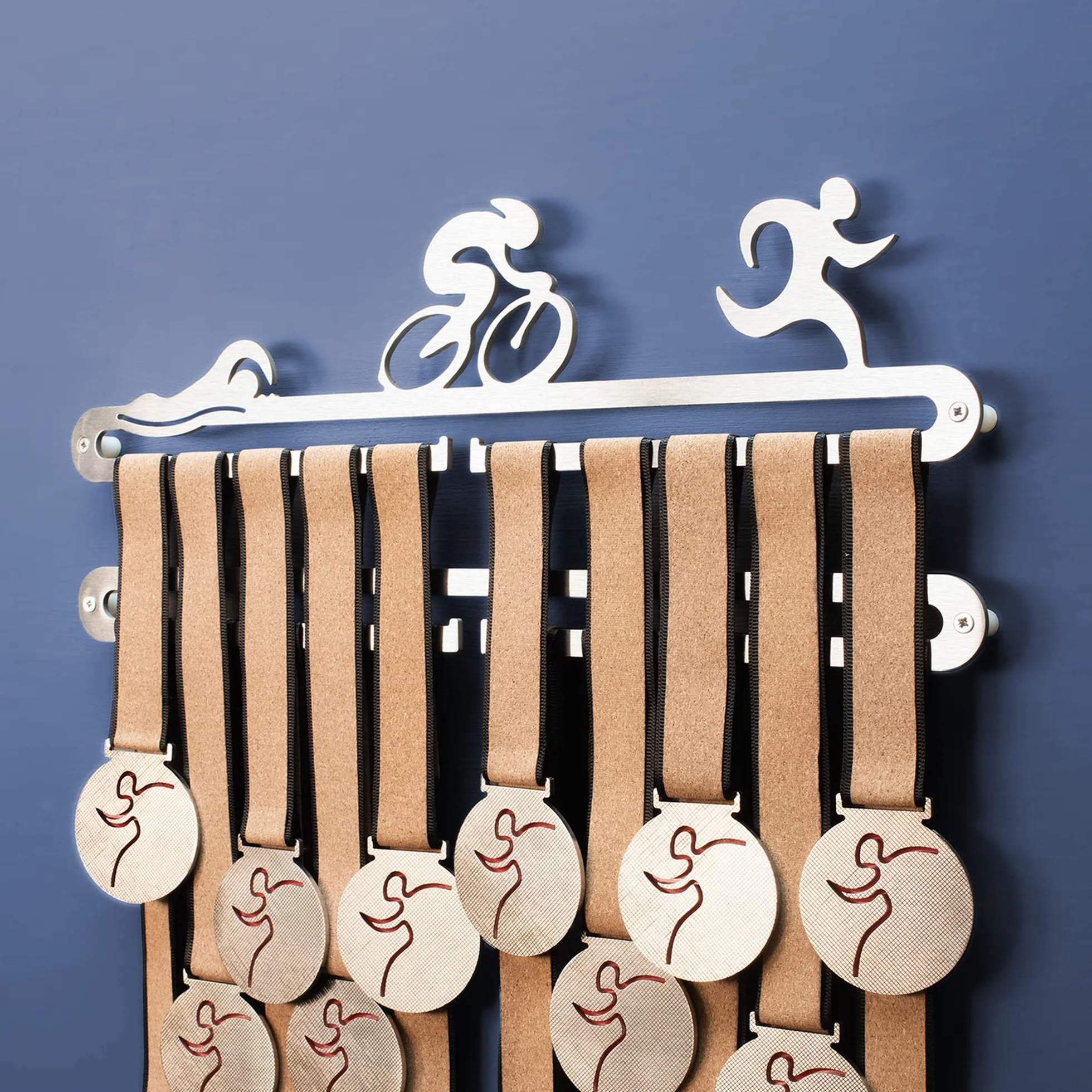 Ironman Triathlon Medal Holder Display - Porta medallas Acero Inoxidable Cepillado con Doble Gancho