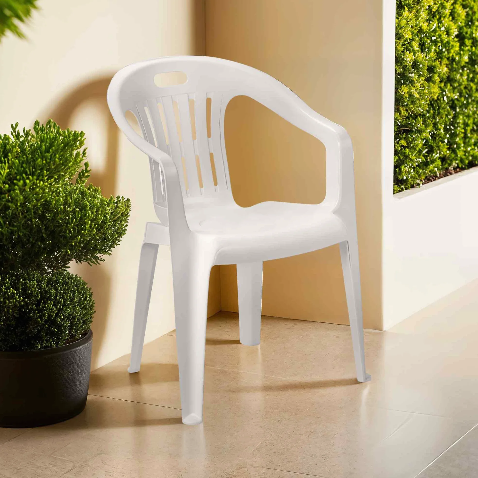 Sicignano | Silla de jardín de plástico, sillón Piona, silla con reposabrazos de exterior, con respaldo bajo, apilable, ligera, fácil de limpiar, 56 x 55 x 78 (h) cm (1, blanco)