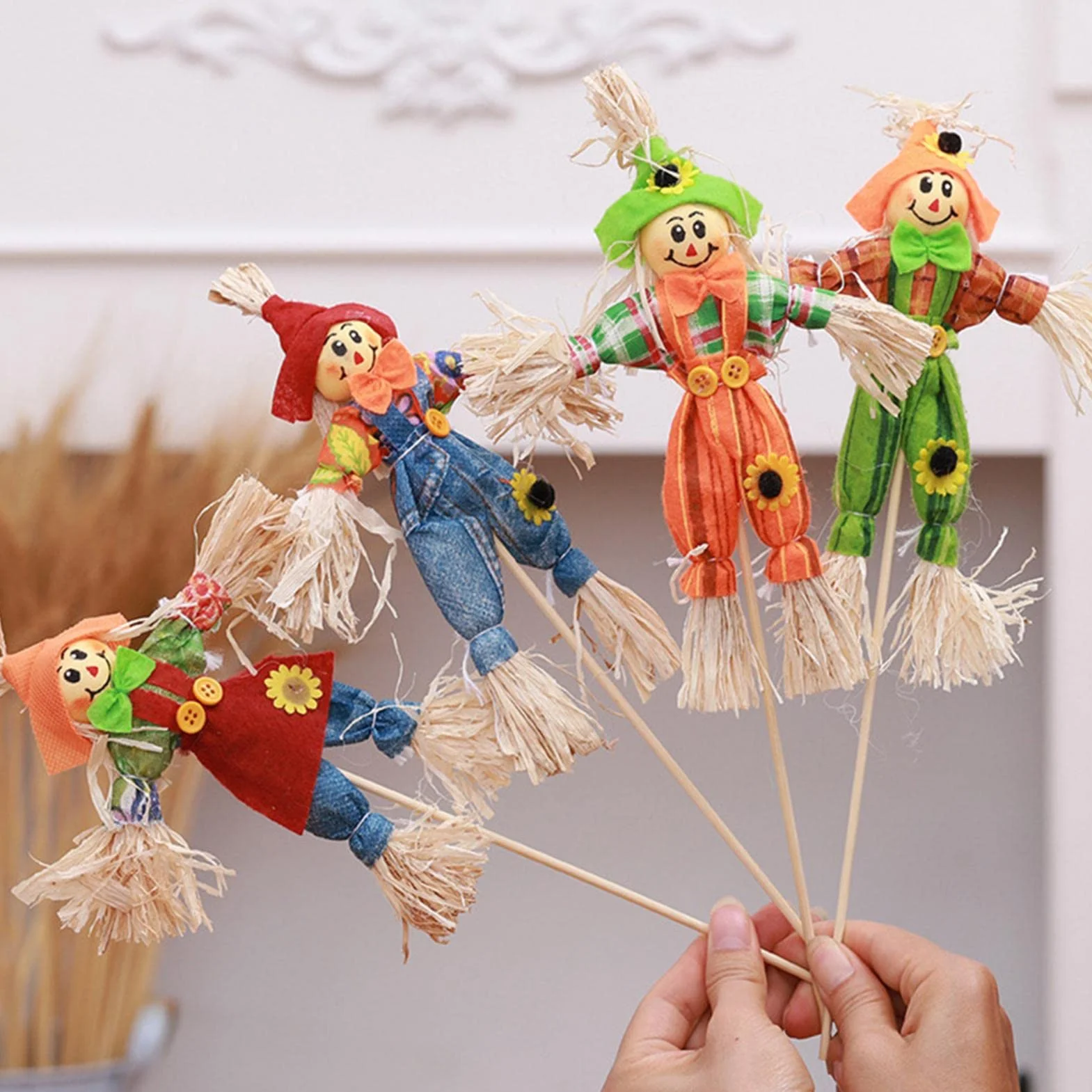 4 adornos lindos de espantapájaros de jardín de otoño, 34 cm, pequeños e interesantes, espantapájaros de pie, elegante, hogar, centro comercial, bar, decoración de fiesta de Halloween, color