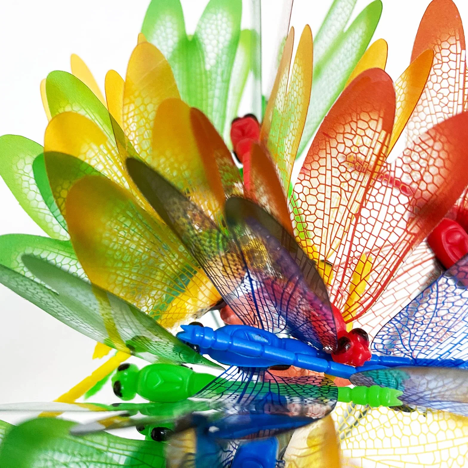 12 estacas de decoración de jardín de libélula – Púas florales de mosca de dragón falsa para decoración de tartas, libélulas – Mosca de dragón 3D para interiores y exteriores, regalo