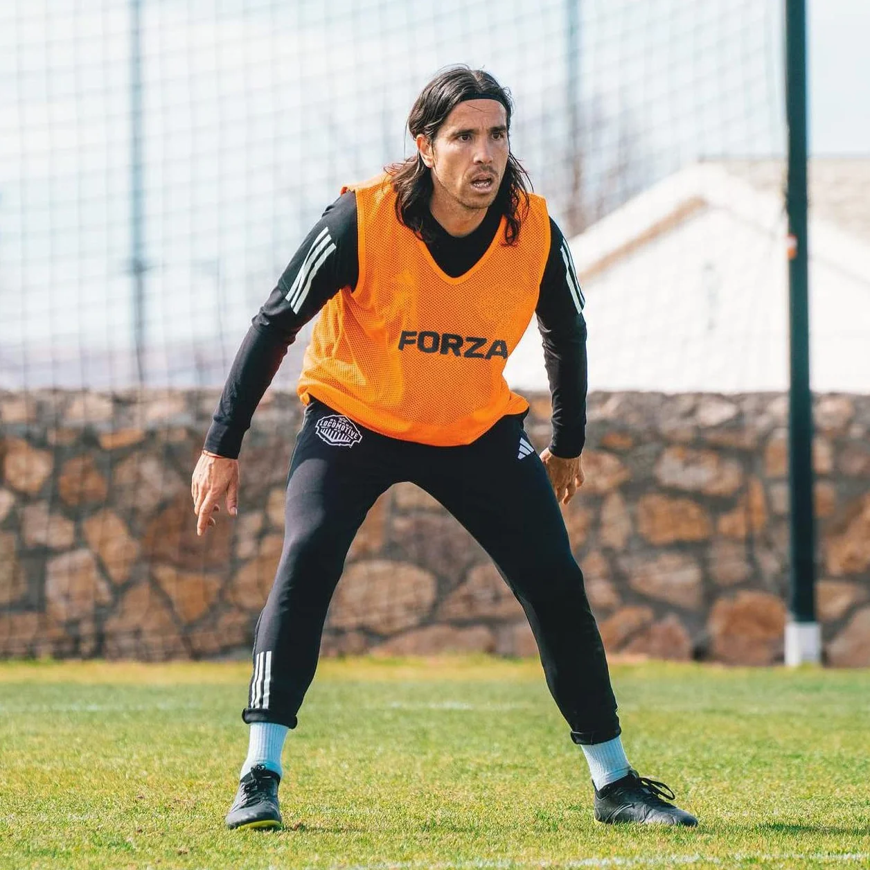 FORZA Baberos de Fútbol Paquete de 10 Malla Ligera Multicolores