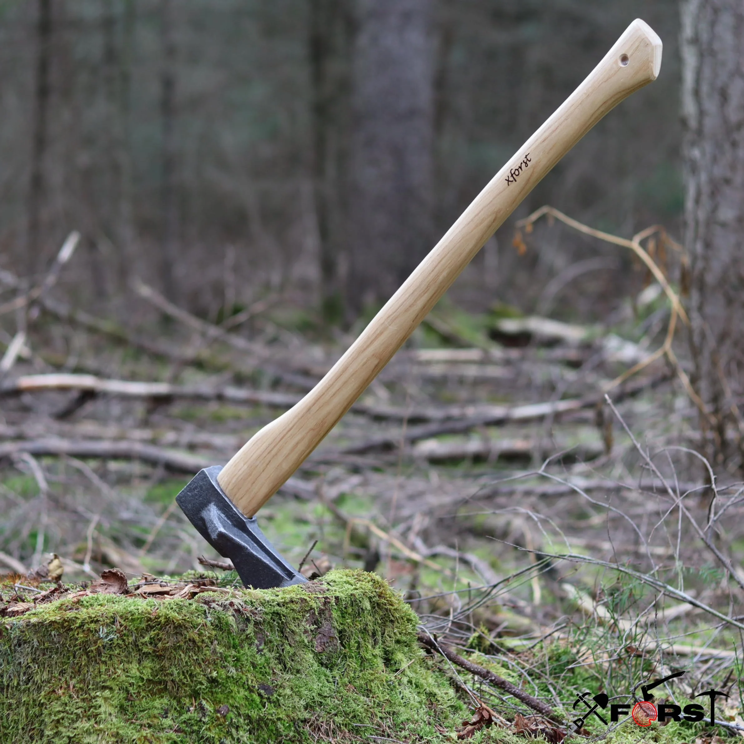 Hacha Xforst Vizcaina con Mango de Madera de 80 cm y una Hoja de Acero al Carbono Pulido de 2,6 kg. Incluye una Funda de Cuero marrón. Modelo X-UW12M
