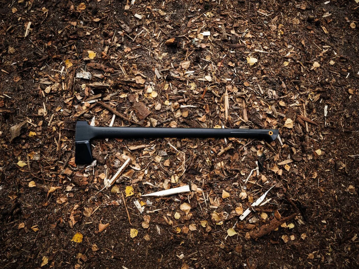Fiskars Hacha de rajar XL, Solid, Con funda para transporte, Recubrimiento antiadherente, Hoja de acero/Mango de plástico reforzado, Negro/Naranja, A26, Longitud: 92 cm, 2,6 kg, 1052043