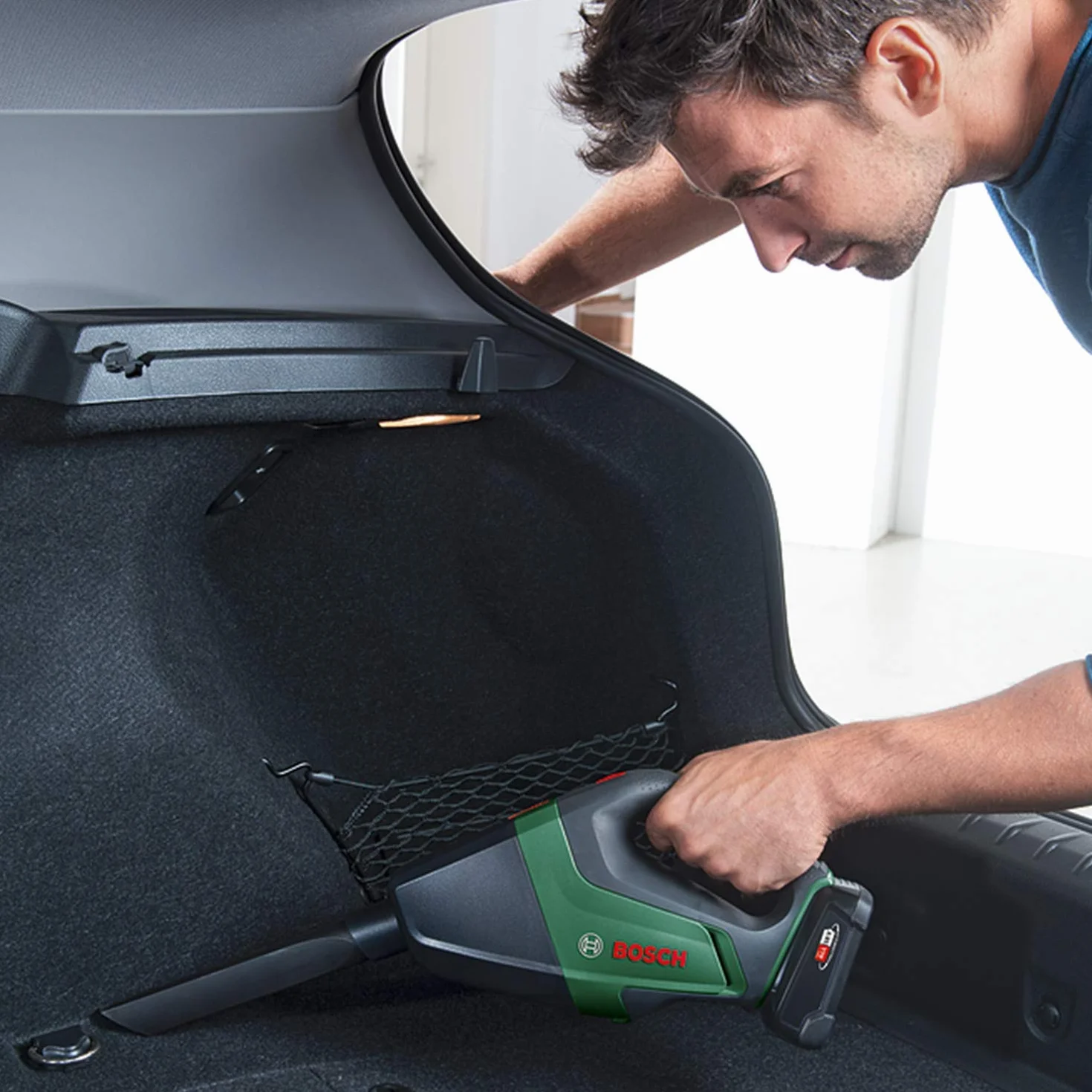 Bosch Aspirador a batería UniversalVac 18 (sin batería, Sistema de 18V, en Caja)