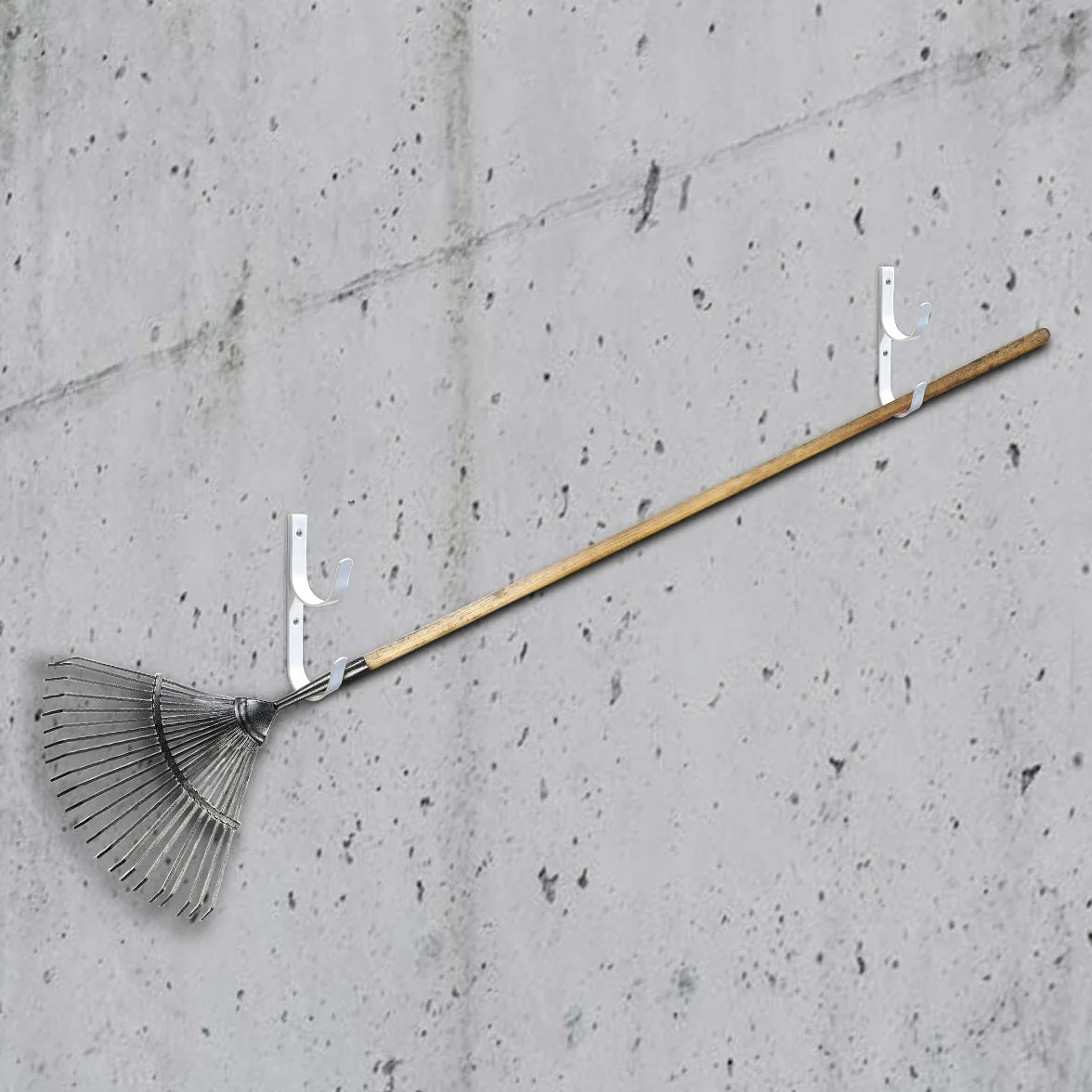 Juego de 2 perchas anchas para poste de piscina, resistentes ganchos de aluminio blanco con tornillos, ganchos perfectos para alberca, postes telescópicos, espumantes, equipo de jardín, etc.