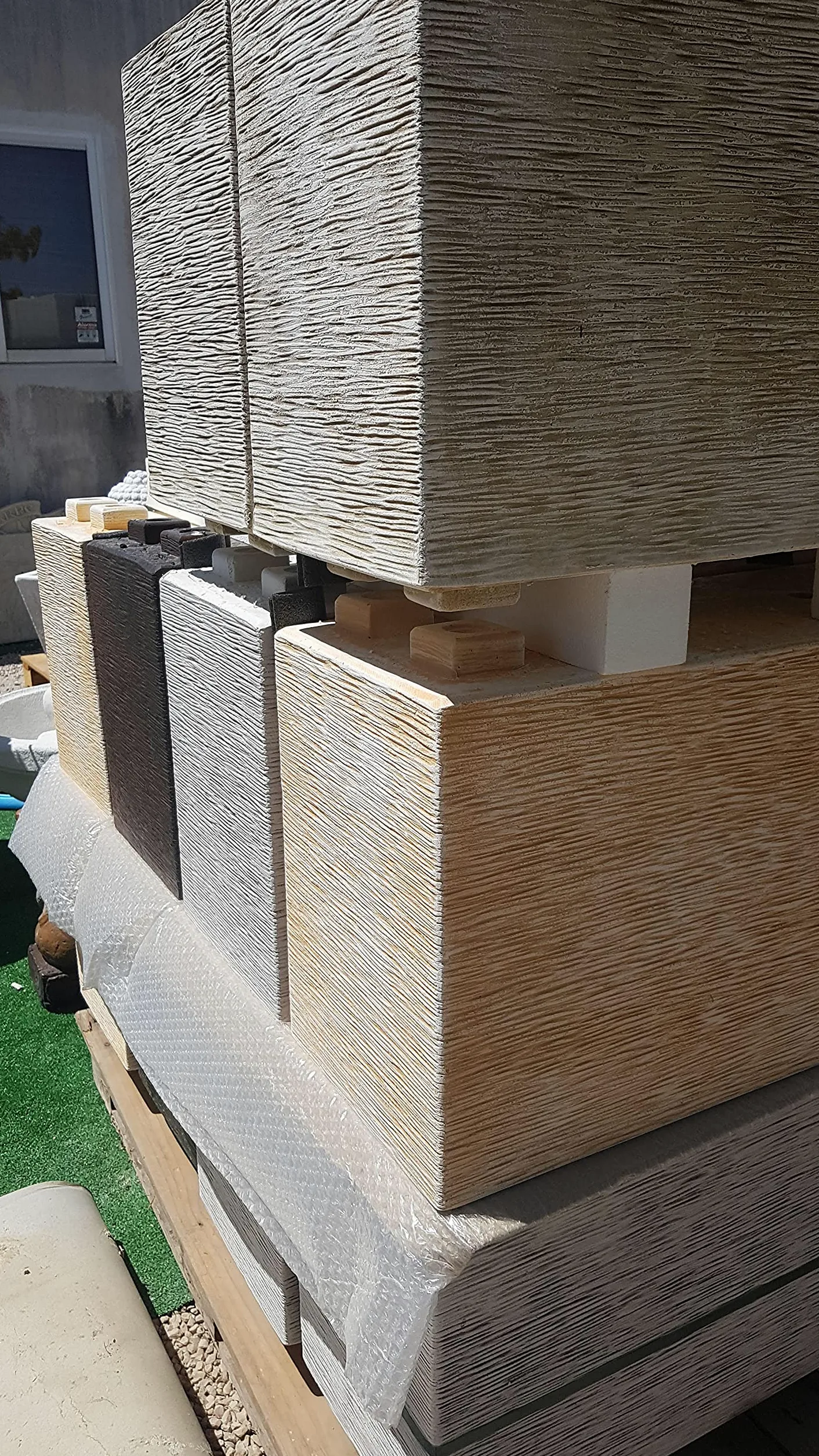 AnaParra Jardinera Rectangular Moderna en hormigón aligerado para Exterior Rectangular Pacífico 90X40X48cm. Natural Musgo Verde