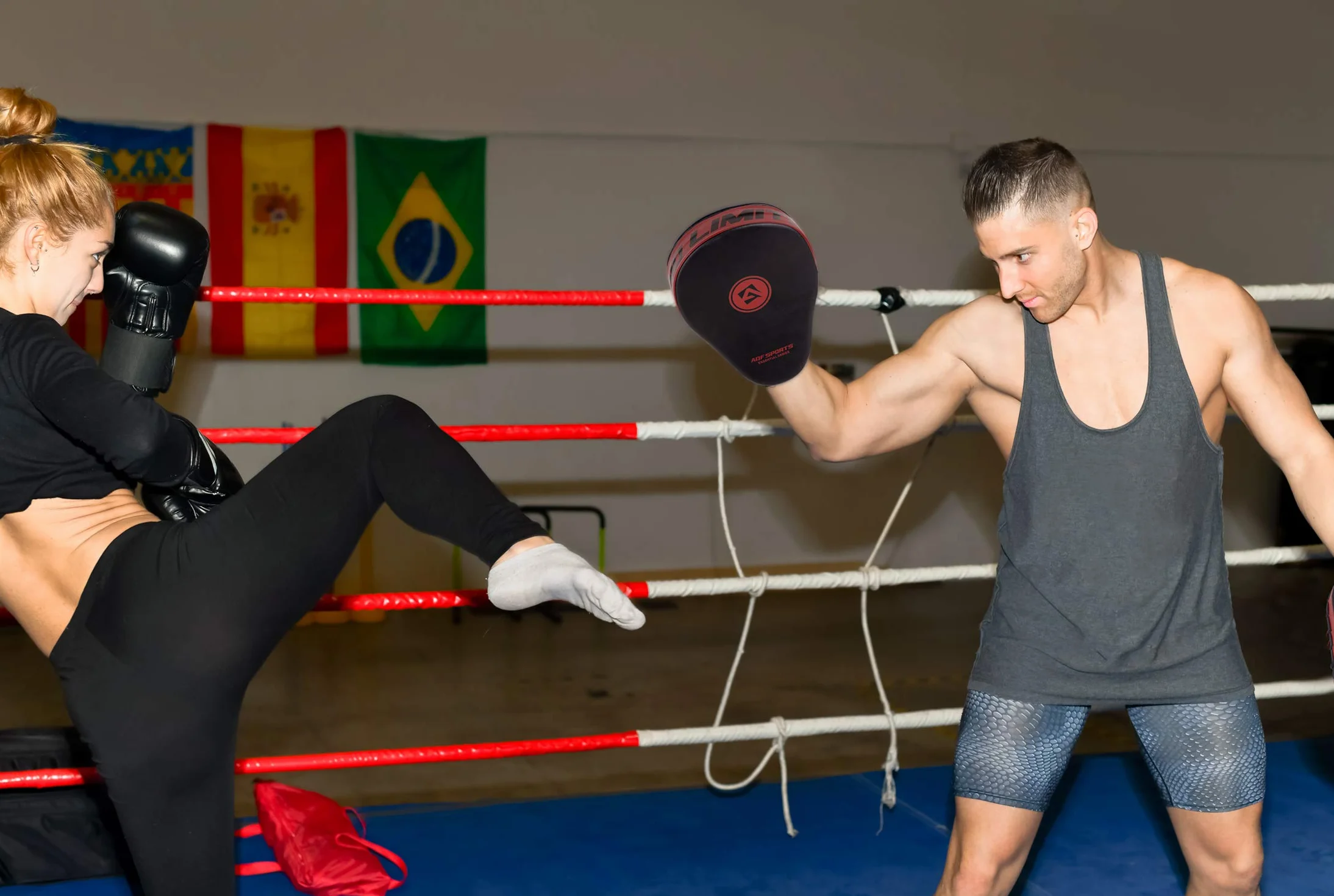 AQF Manoplas Boxeo Guantes Cuero Rex Gancho Jab Combate MMA Muay Thai Kick Boxing