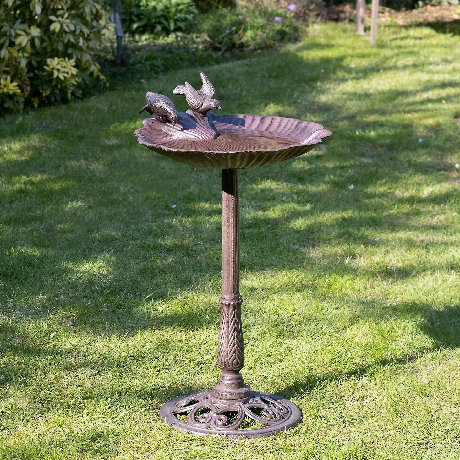 Moritz Bebedero para pájaros, 78 cm de alto, color marrón, hierro fundido, bebedero para pájaros para jardín, baño de pájaros con soporte, diseño antiguo