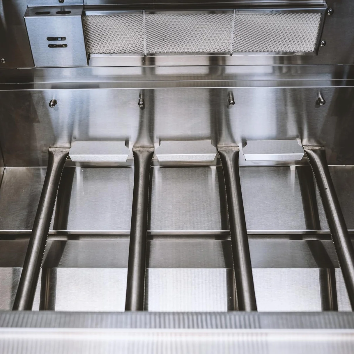 GORILLER® SG213 – Cocina para exteriores en acero inoxidable/plata, incluye asador y cubierta para la lluvia