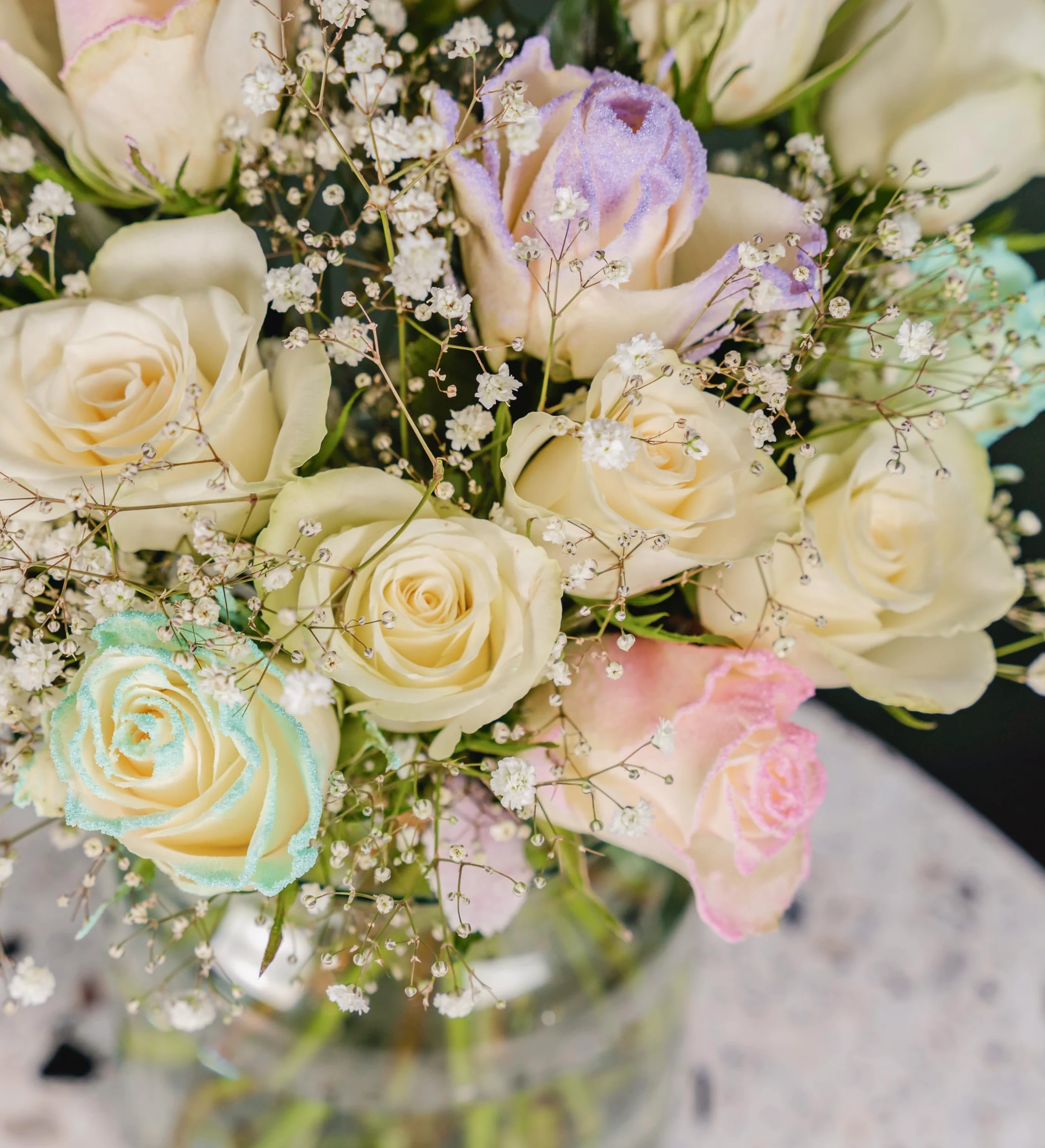 Set de Regalo Sorpresa Rose Medley - Ramo de Flores – Regalo Flores Frescas para Cumpleaños o Día de la Madre – Arreglo de Lujo con Entrega al Día Siguiente – Sorpresa Elegante para Ella