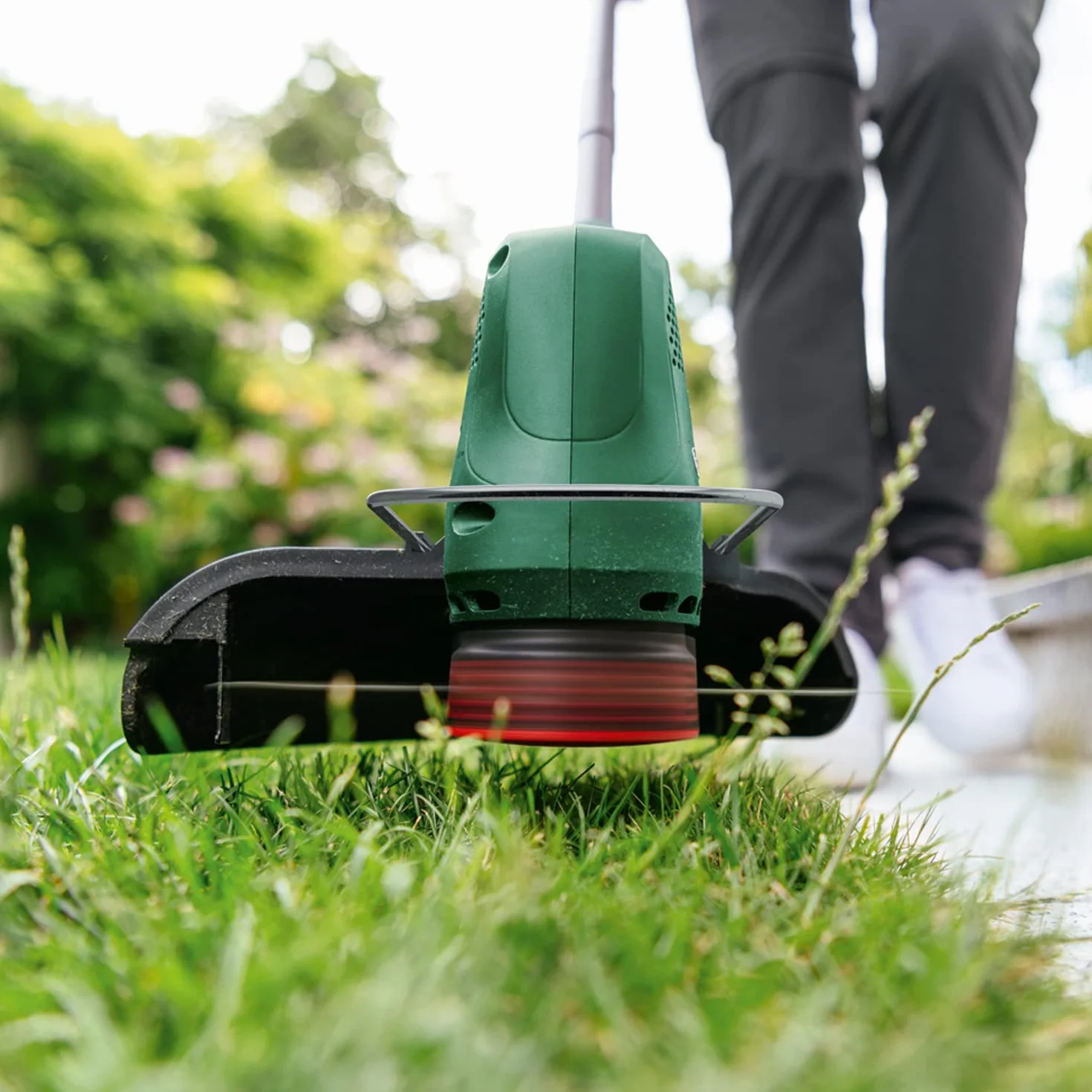 Bosch Cortabordes con batería EasyGrassCut 18V-230 | 1 batería 2,0 Ah, sistema de 18 V, diámetro de corte de 23 cm
