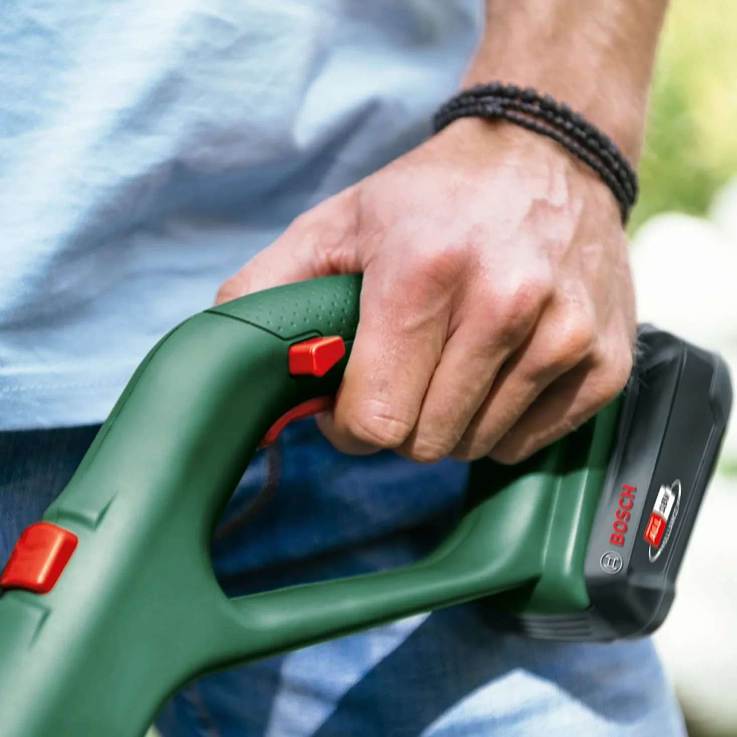 Bosch Cortabordes con batería EasyGrassCut 18V-230 | 1 batería 2,0 Ah, sistema de 18 V, diámetro de corte de 23 cm